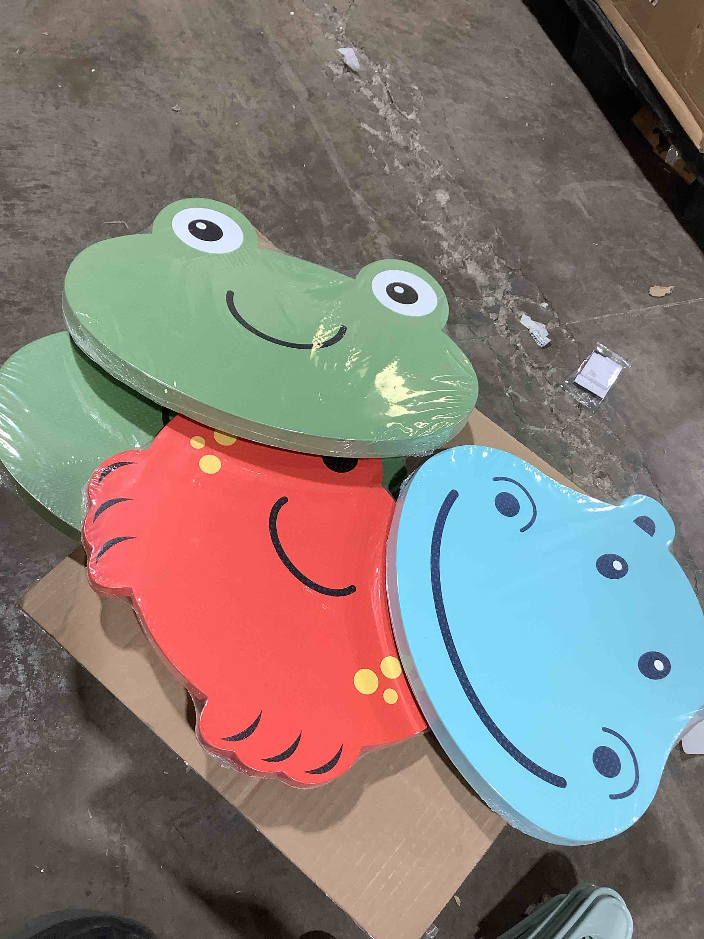 Assorted bath kneelers, 4 ct