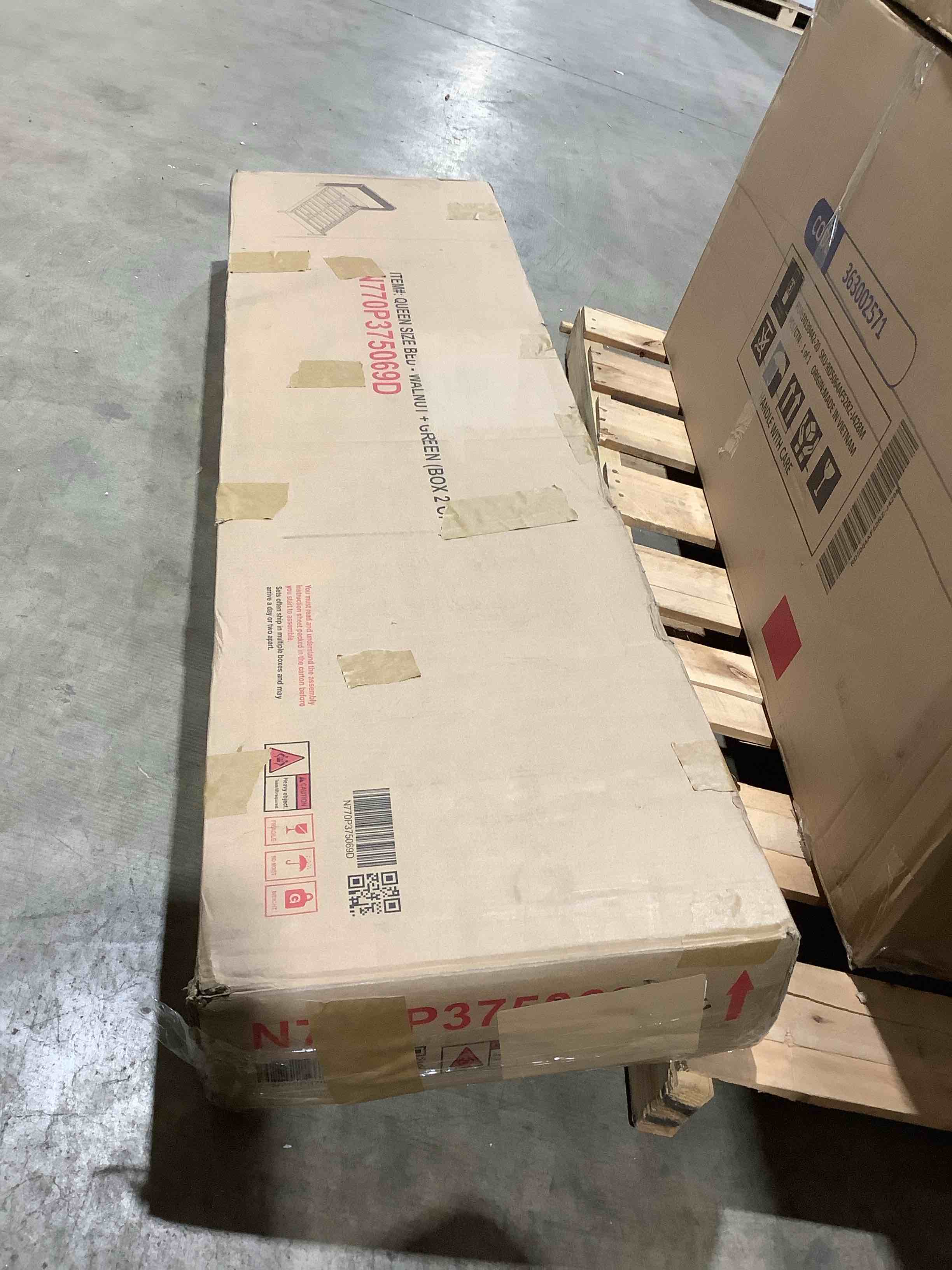 Condition photo showing Good Condition for Queen size bed, walnut plus green, incomplete 