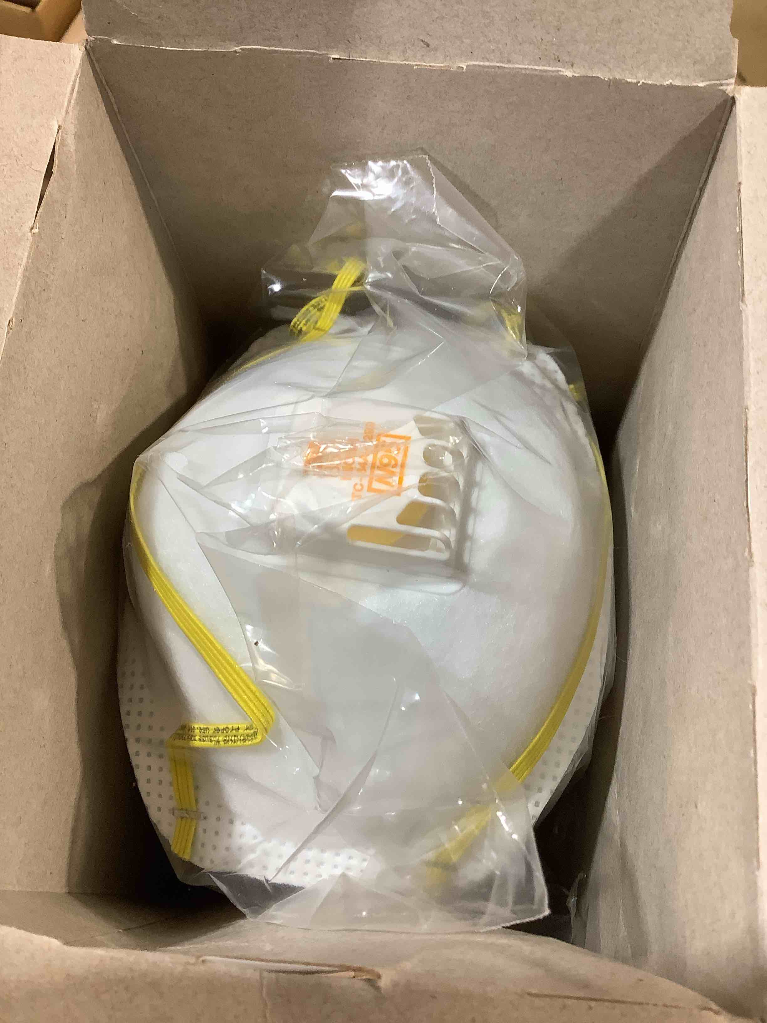 Condition photo showing New/Like New for 3M N95 Respirator 8511, Cool Flow Valve, 10 Pack, NIOSH-APPROVED, Advanced Filter Media For Easy Breathing, Comfortable For Long Periods Of Wear, Helps Filter Pollen, Mold Spores & Dust (8511PB1-A-PS)