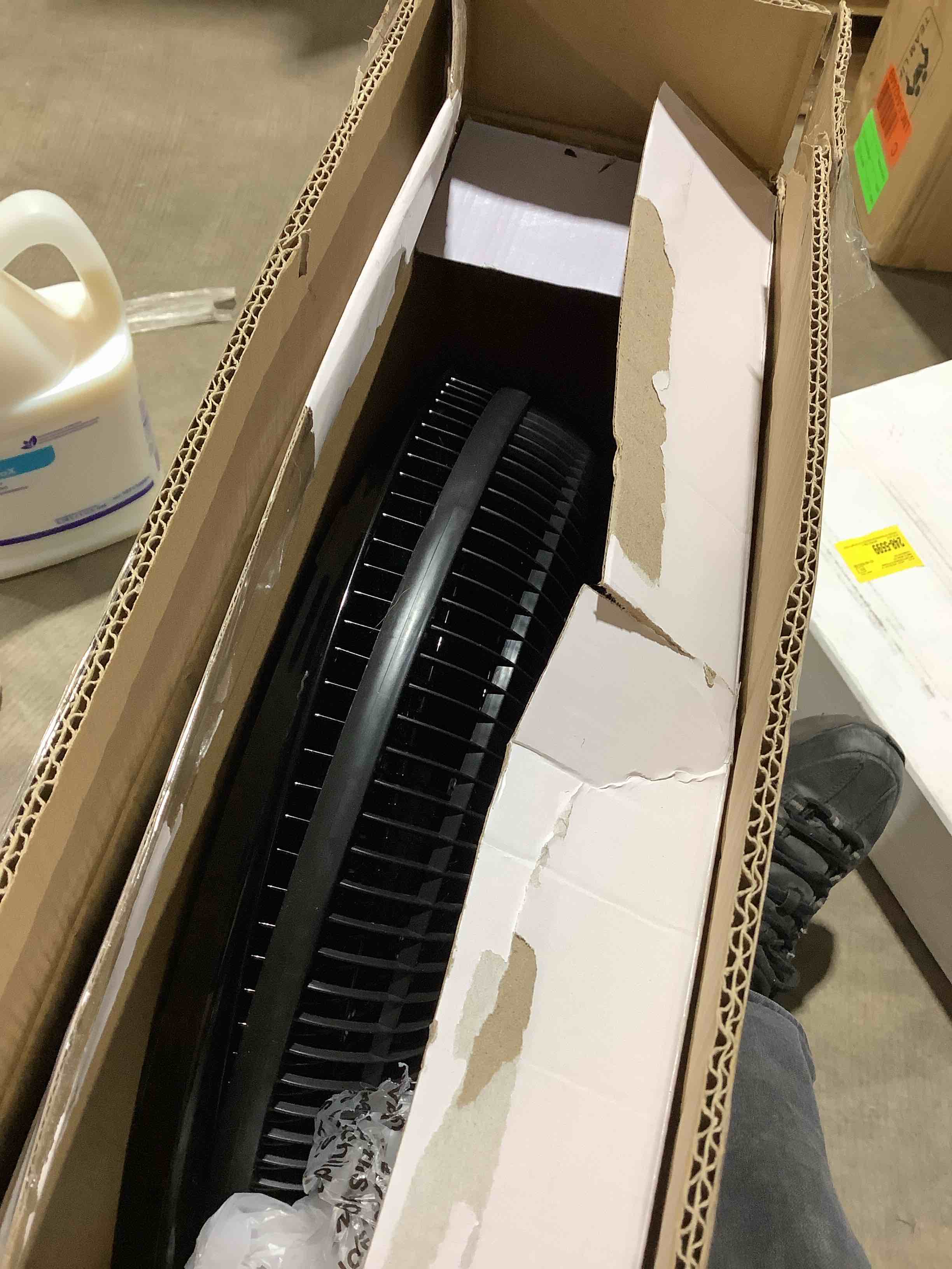 Condition photo showing Good Condition for Vie Air 16 Inch 3 Speed Oscillating Stand Fan with Remote Control in Black