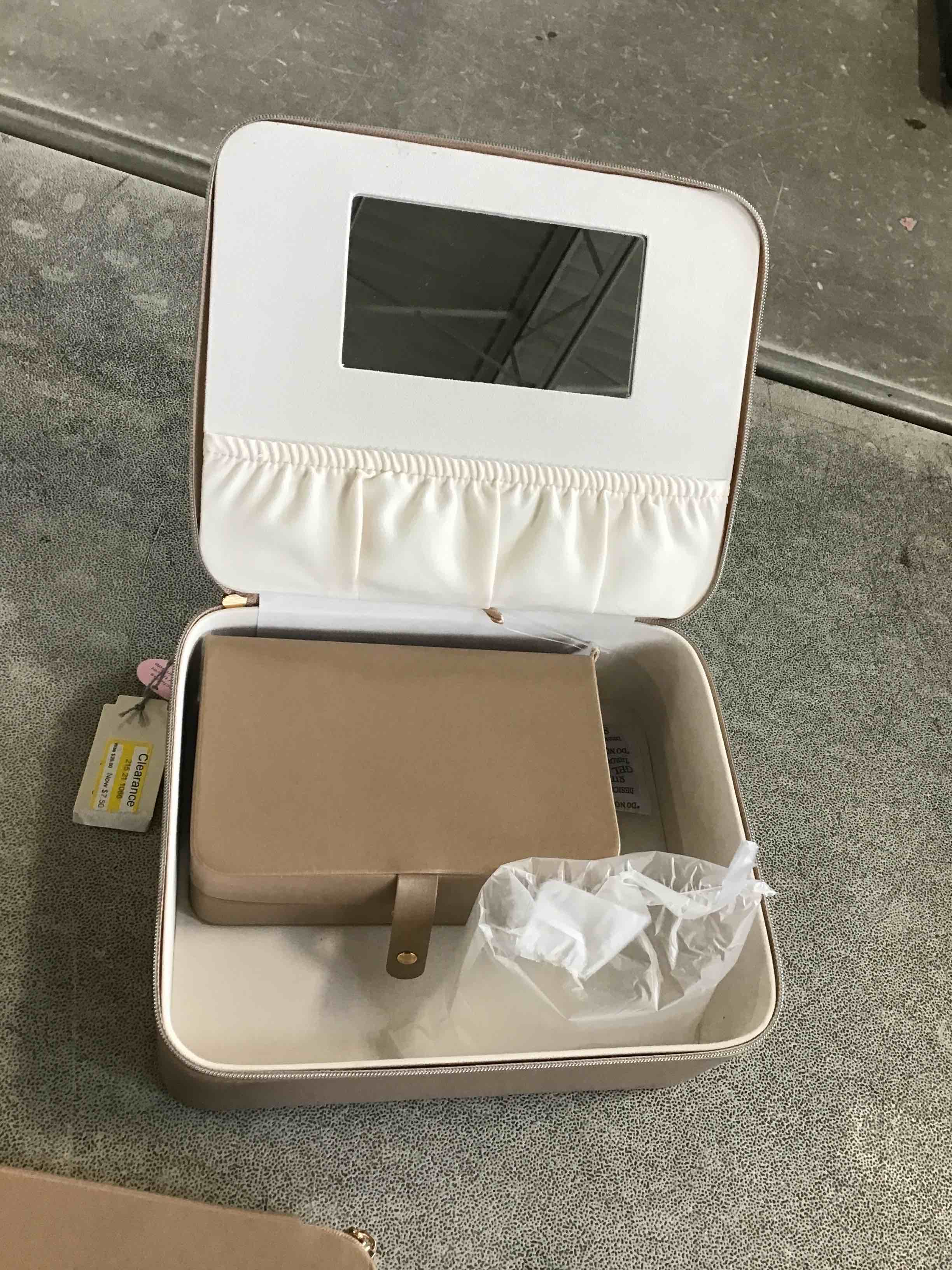 https://s3.amazonaws.com/lotting-images-prod/bidfta/TEA3226280_1749841832121.jpeg