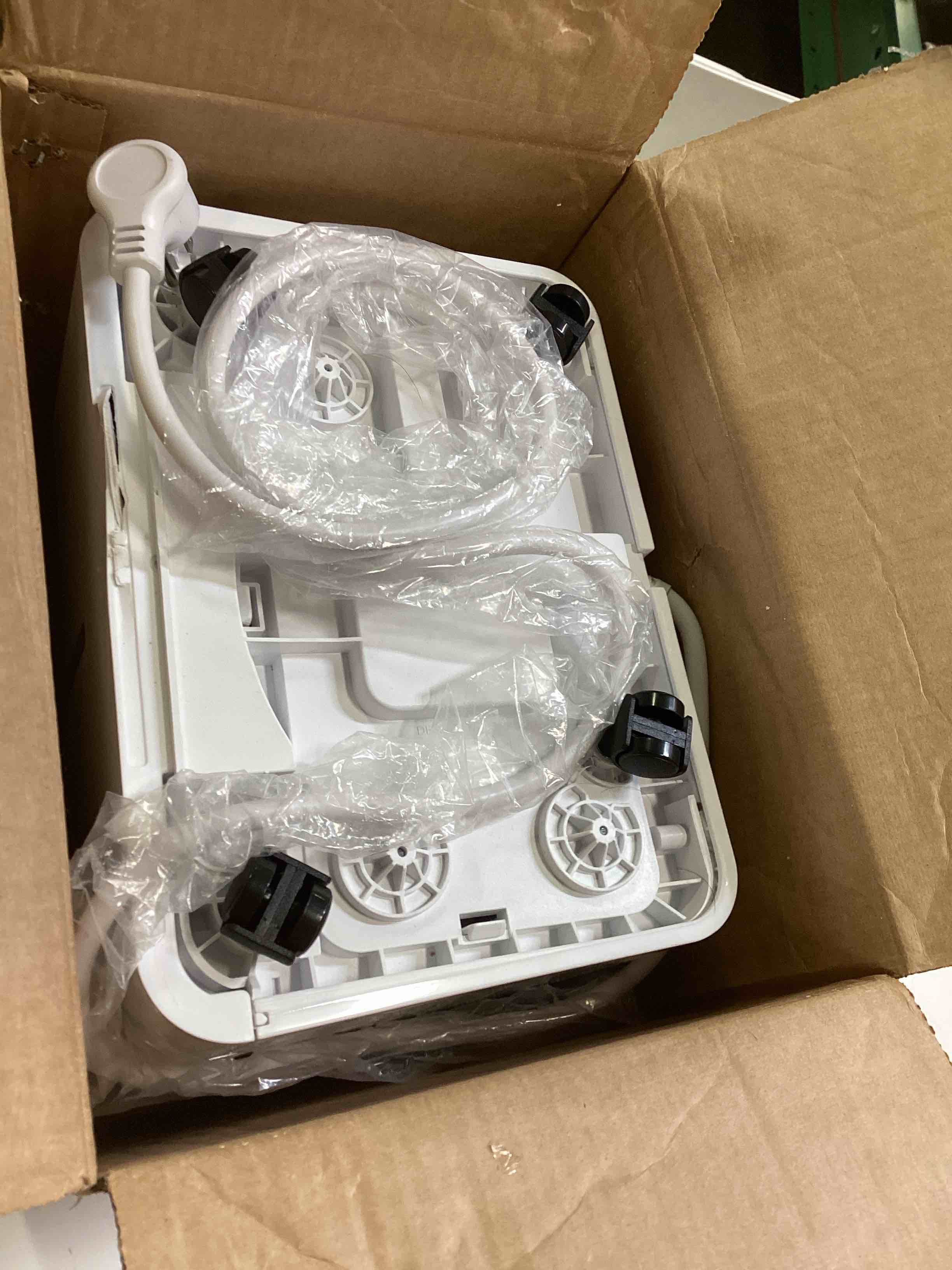 https://s3.amazonaws.com/lotting-images-prod/bidfta/TEA3232371_1758045704236.jpeg