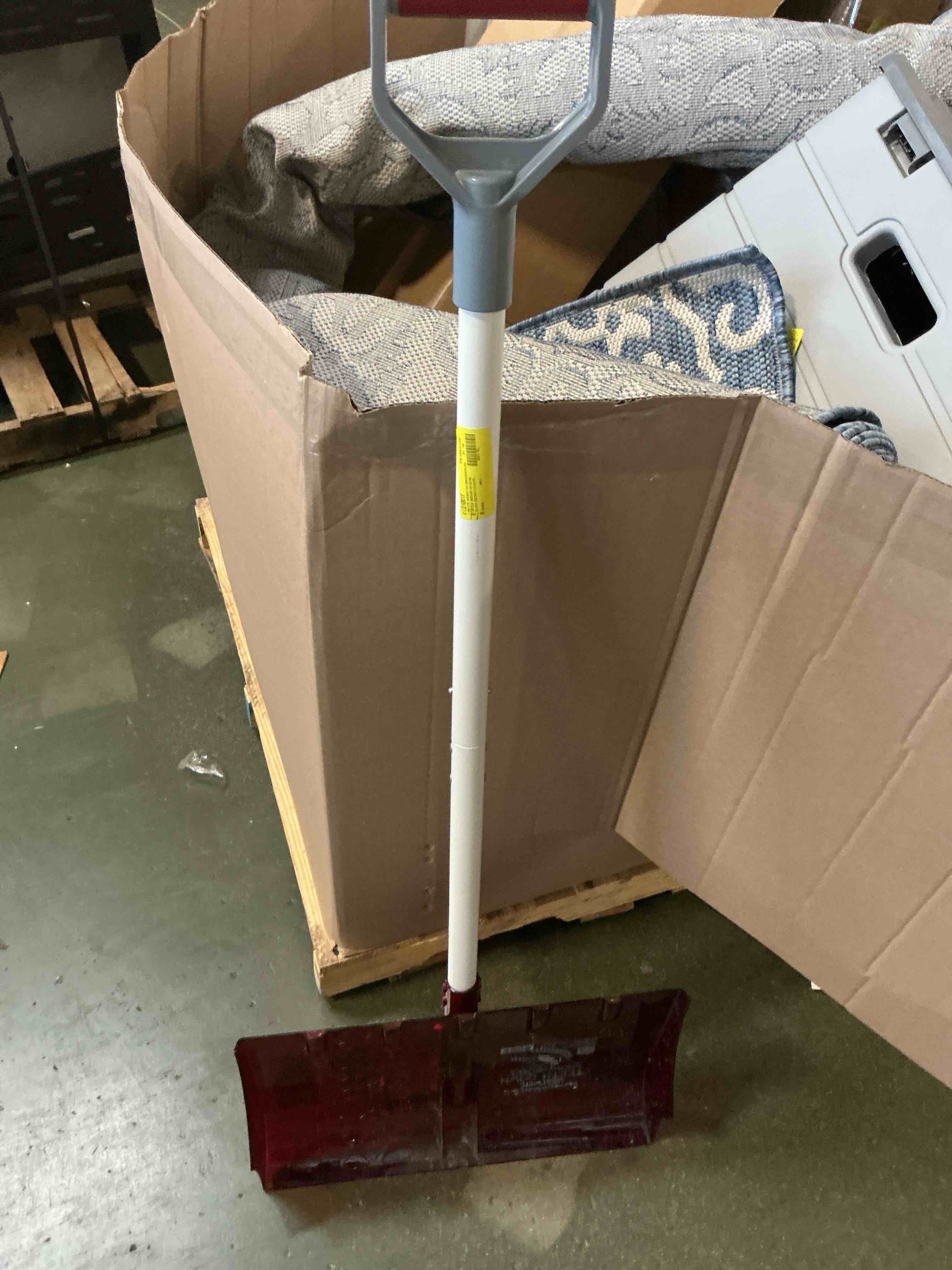 Condition photo showing Good Condition for 20" Wide Great White Teeth Down Snow Shovel