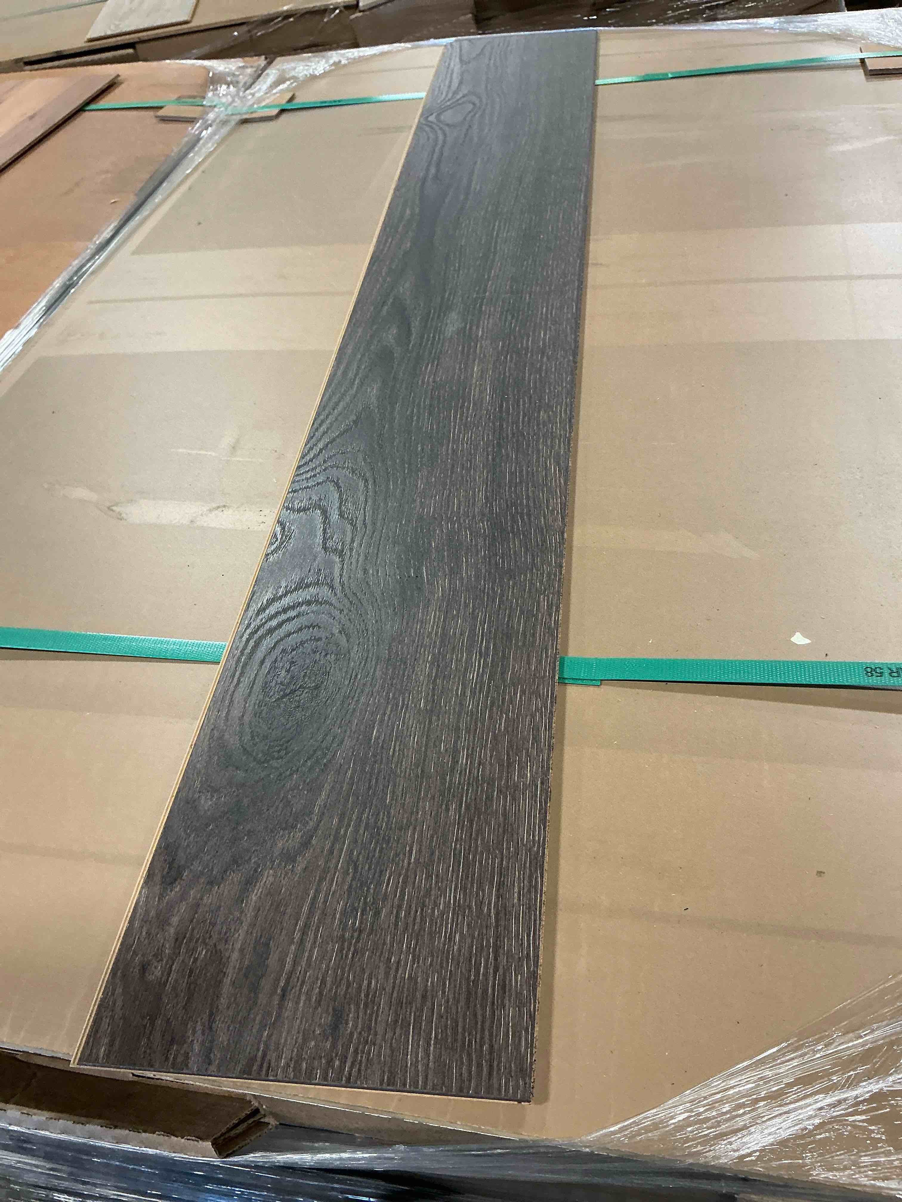 1,332.18 sq ft 7.5 x 50.75 7mm laminate flooring your bid per sq ft 