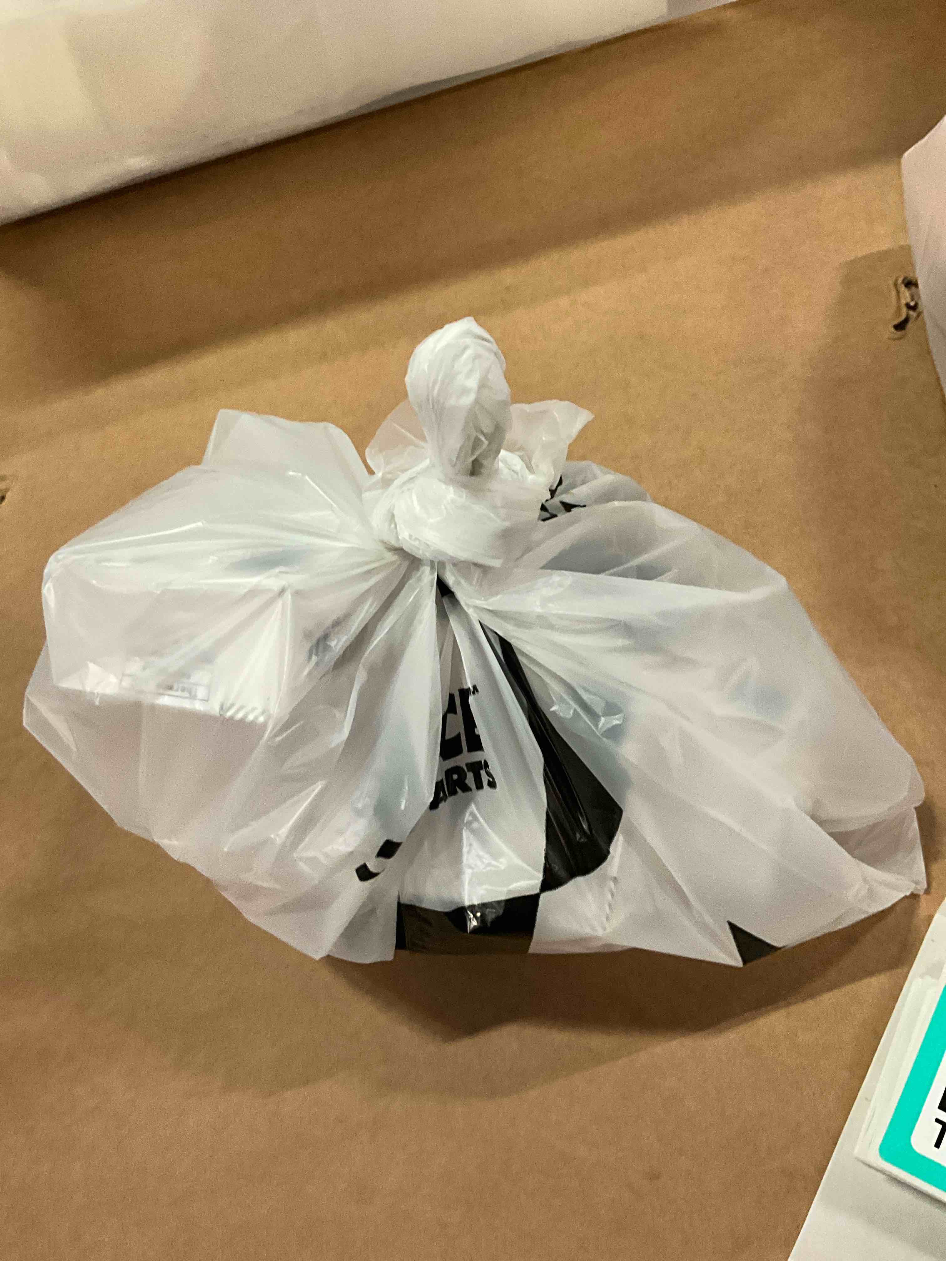 https://s3.amazonaws.com/lotting-images-prod/bidfta/TEA3271019_1753800889190.jpeg