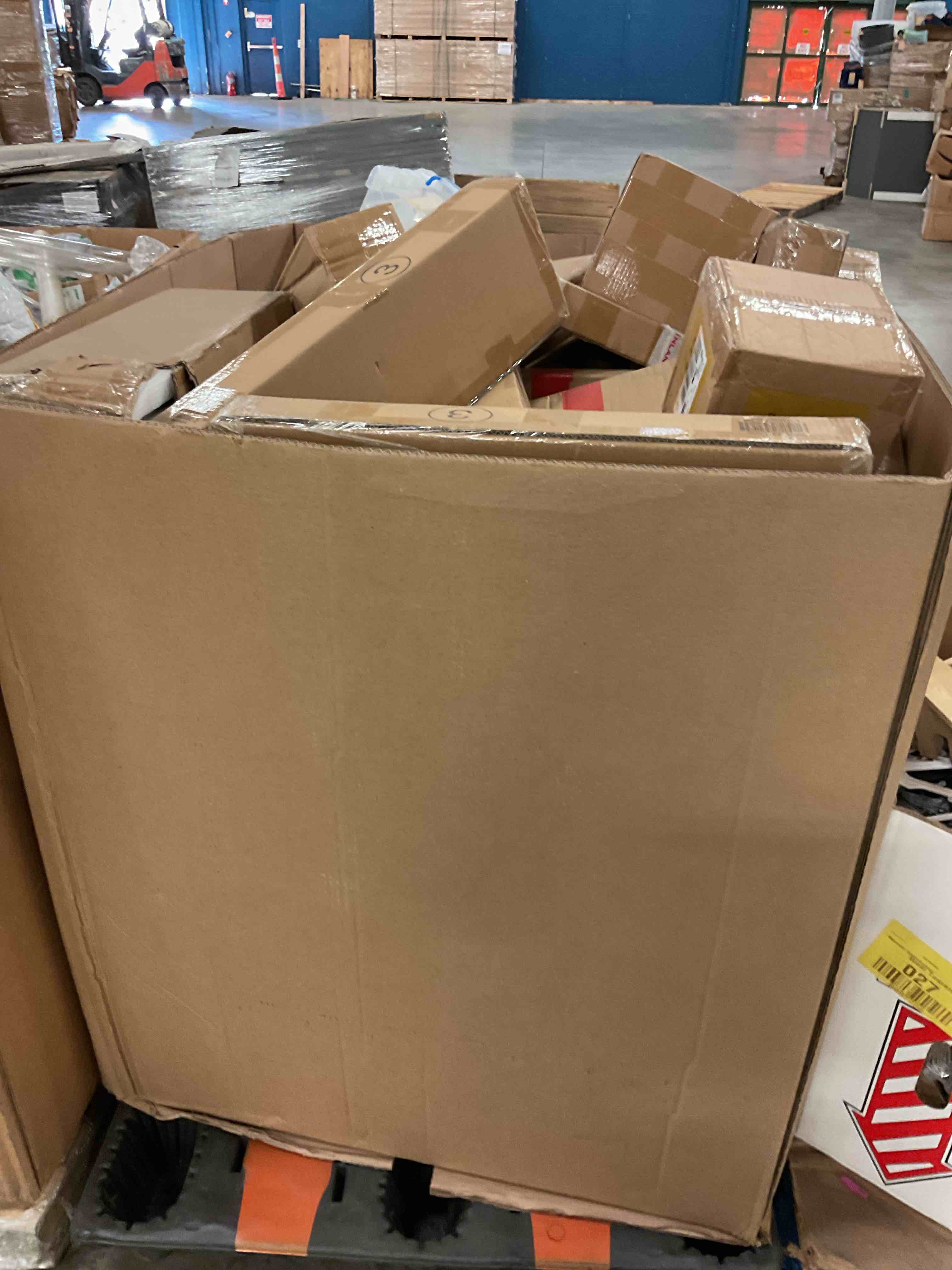 assorted lot of hardware 