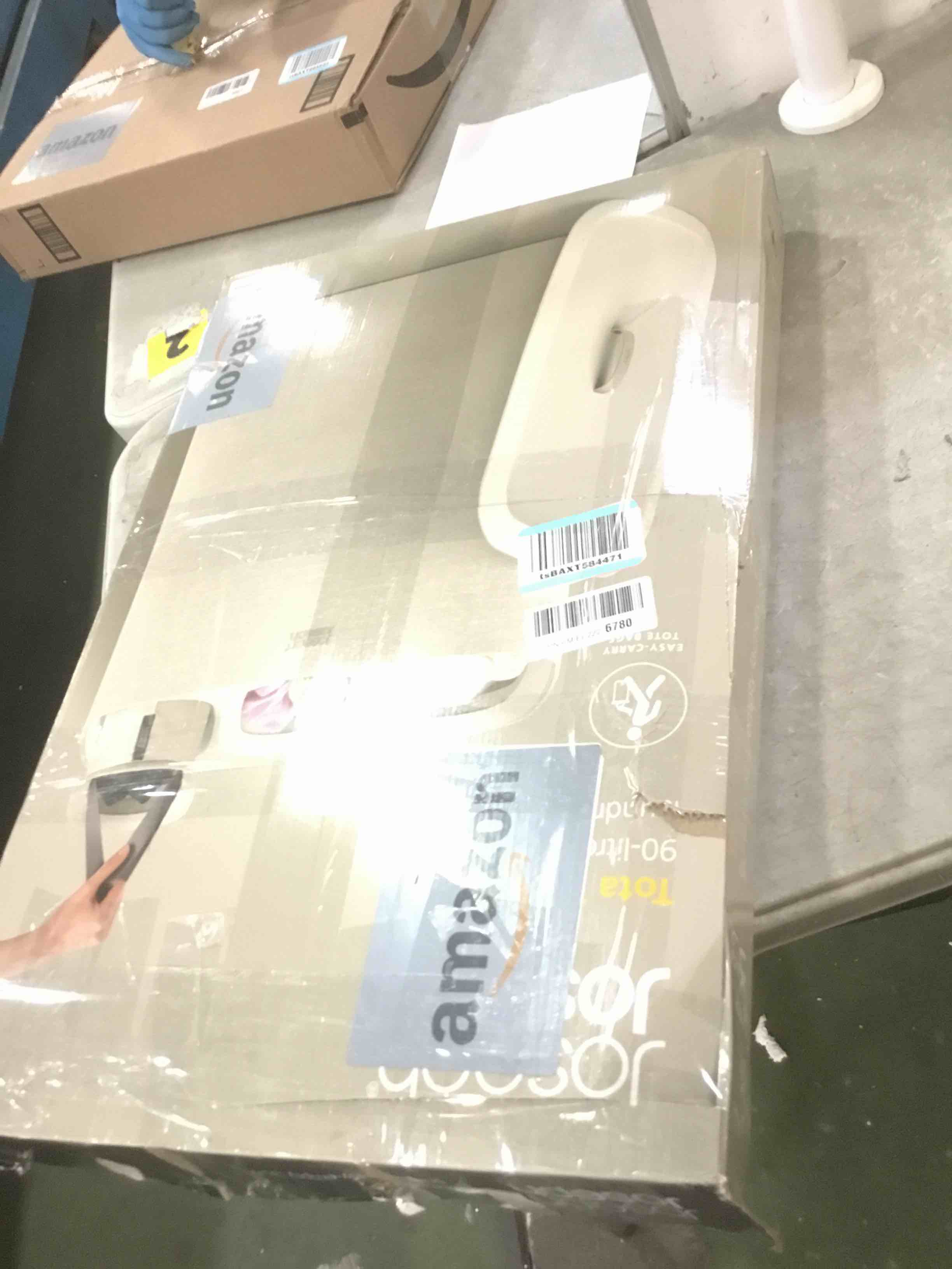 https://s3.amazonaws.com/lotting-images-prod/bidfta/TEA3328264_1746450220512.jpeg