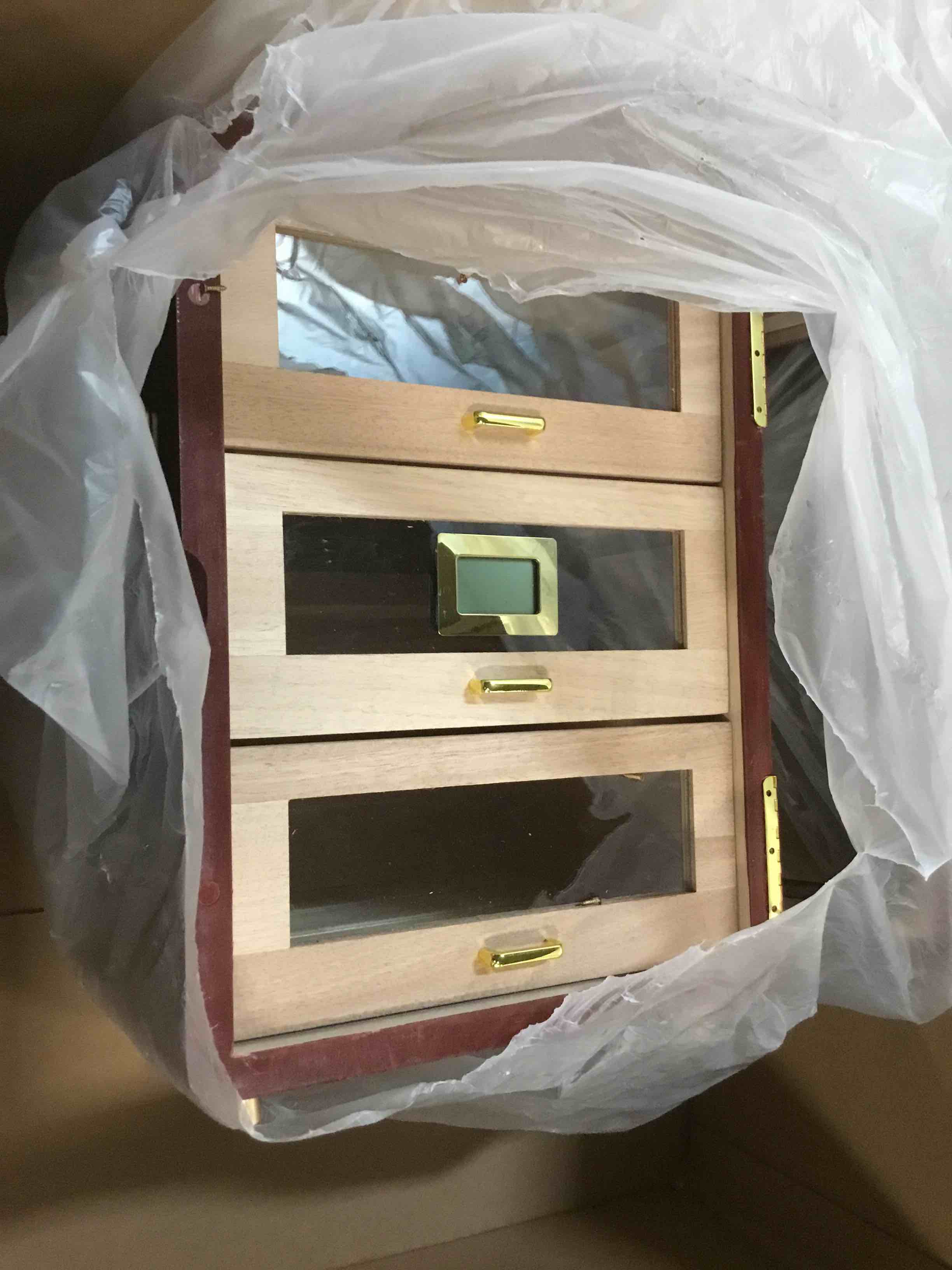 https://s3.amazonaws.com/lotting-images-prod/bidfta/TEA3328682_1746621766077.jpeg