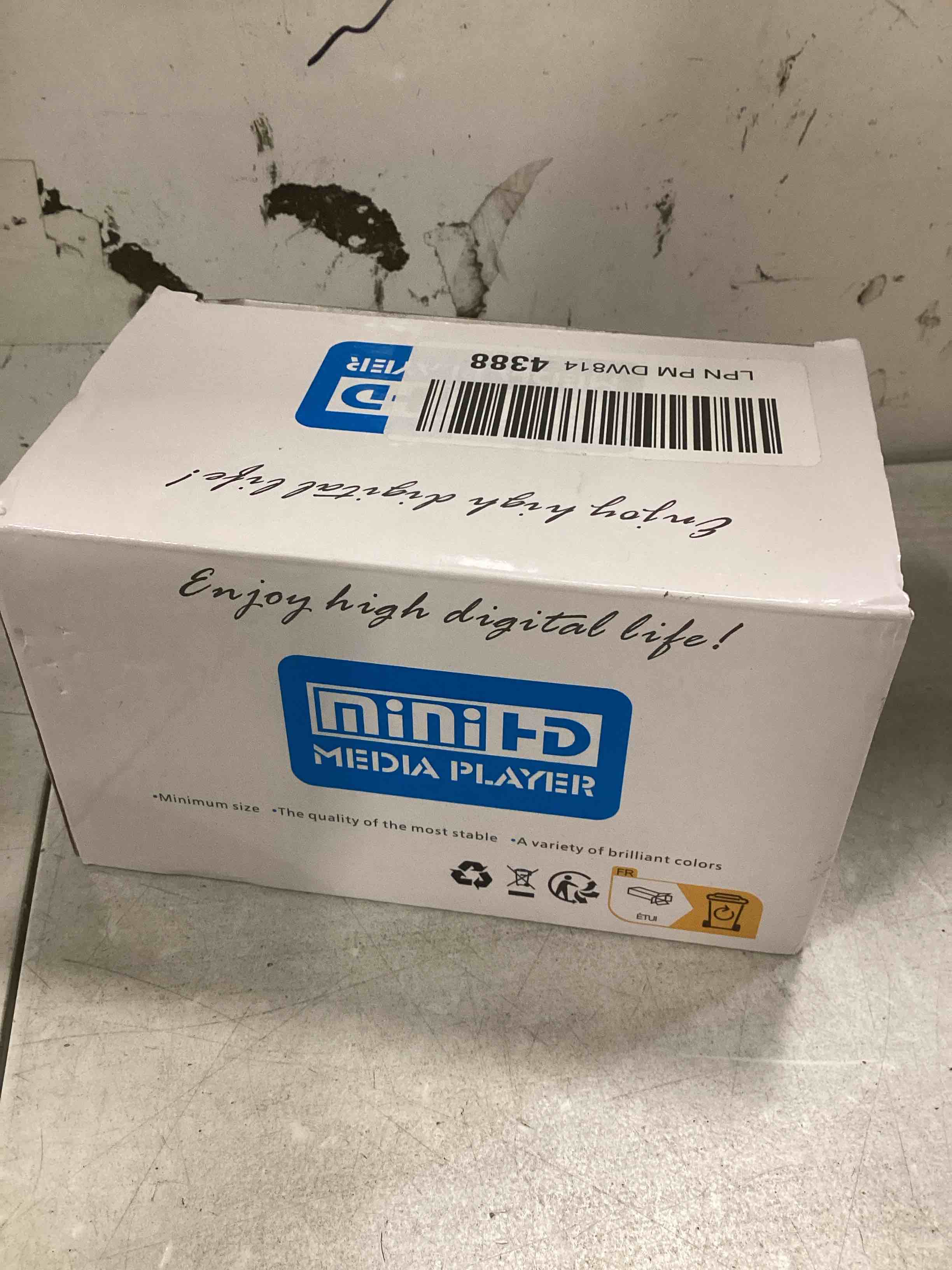 https://s3.amazonaws.com/lotting-images-prod/bidfta/TEA3332781_1747667055298.jpeg