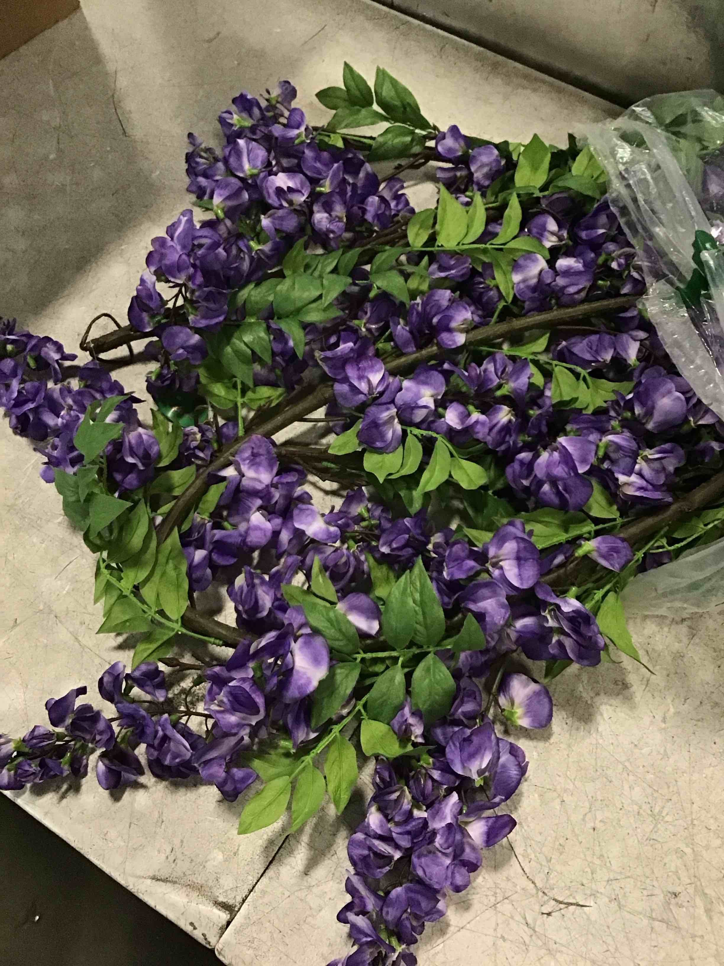 https://s3.amazonaws.com/lotting-images-prod/bidfta/TEA3334009_1746619863676.jpeg