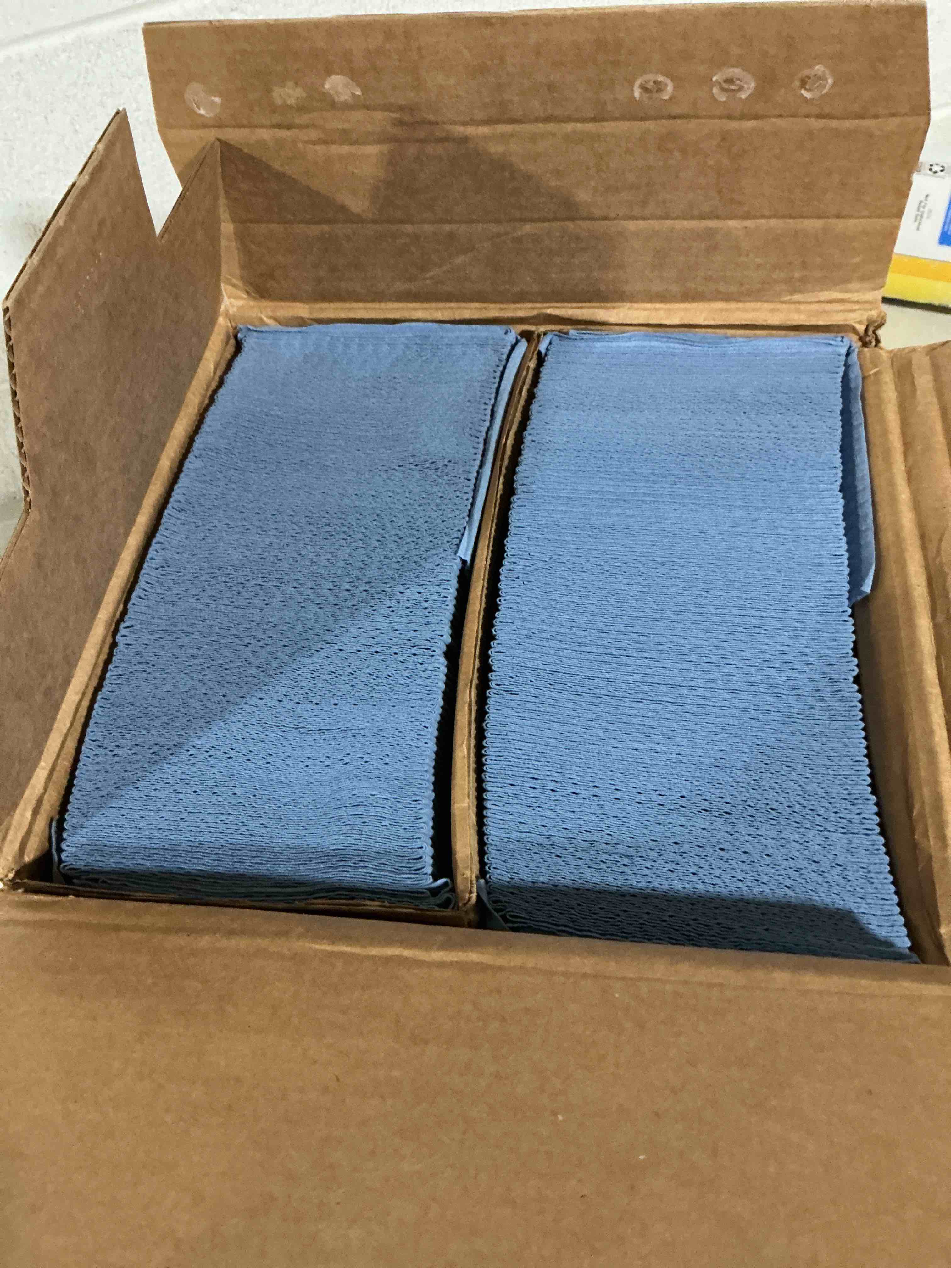 Condition photo showing New/Like New for kimberly-clark wypall x80 hydroknit towels