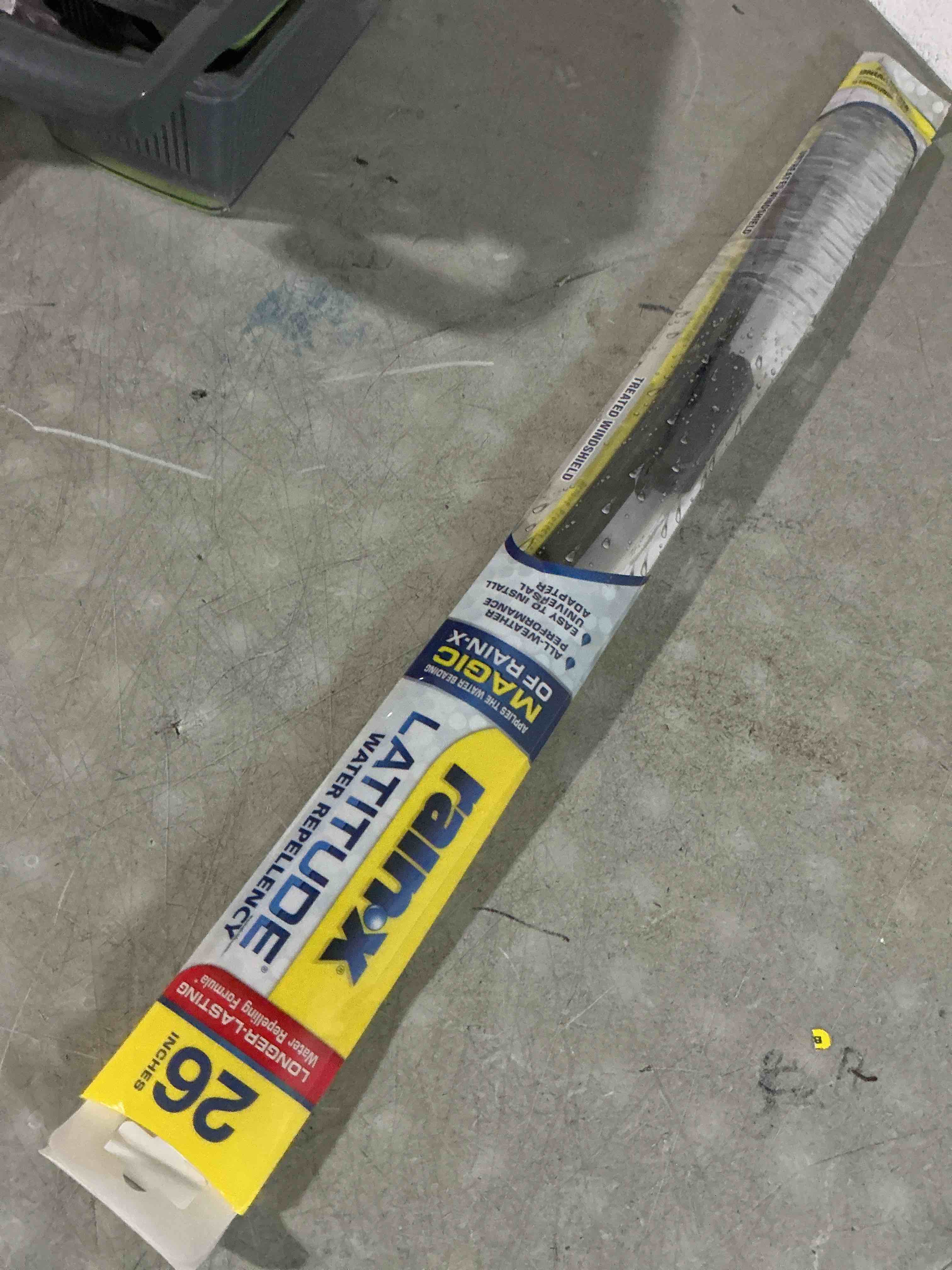 Condition photo showing New/Like New for rain-x 5079281-2 latitude 2-in-1 wiper blades, 26 inch windshield wipers (pack of 1), automotive replacement windshield wiper blades with patented rain-x water repellency formula 26" latitude