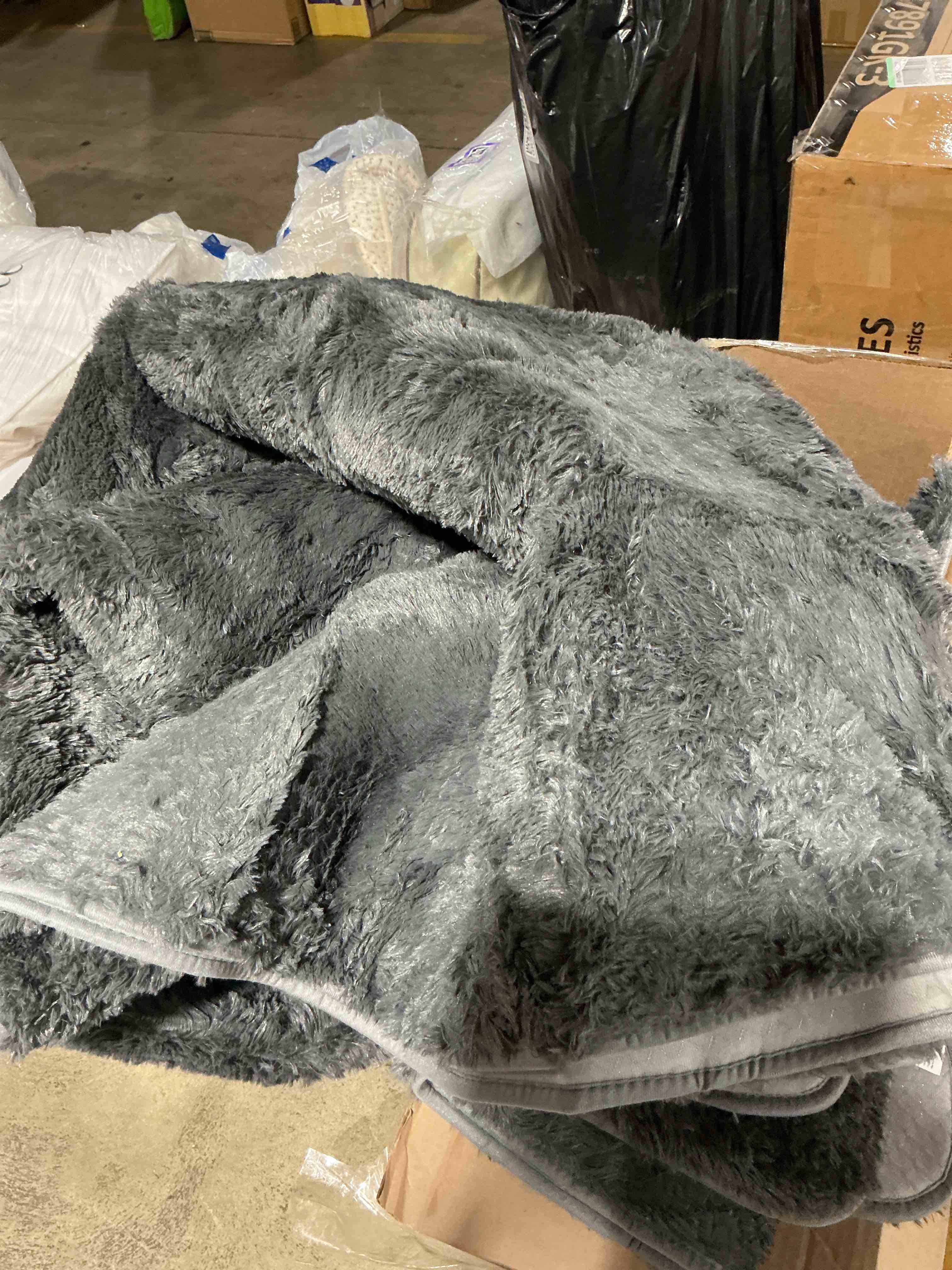 Condition photo showing Good Condition for ophanie large area rugs, upgrade non-slip fluffy soft rugs for living room, large shag uzzy plush rug, medium gray shaggy big carpets for bedroom, kids boys girls dorm nursery home decor aesthetic
