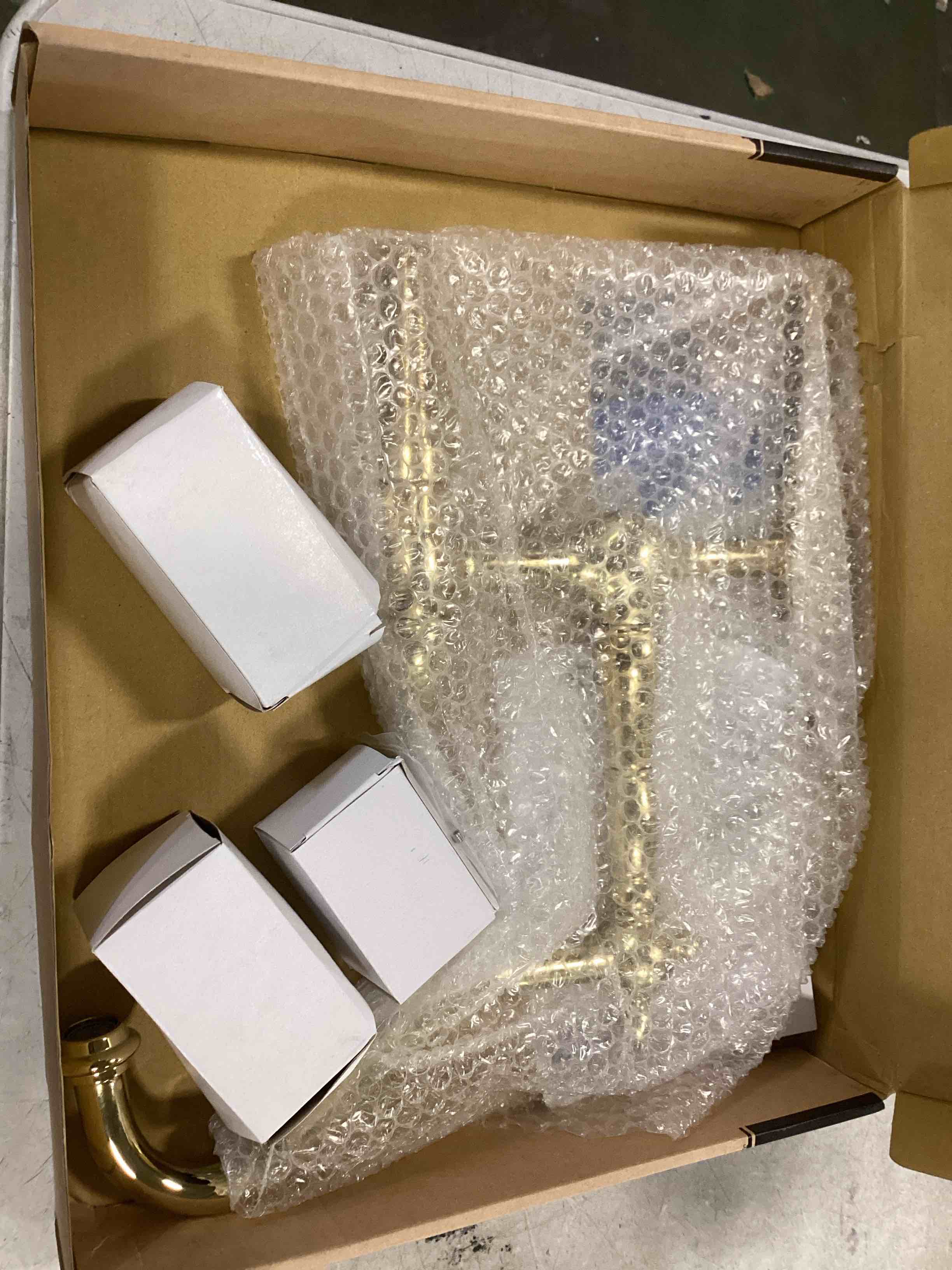 https://s3.amazonaws.com/lotting-images-prod/bidfta/TEA3376809_1748887818599.jpeg