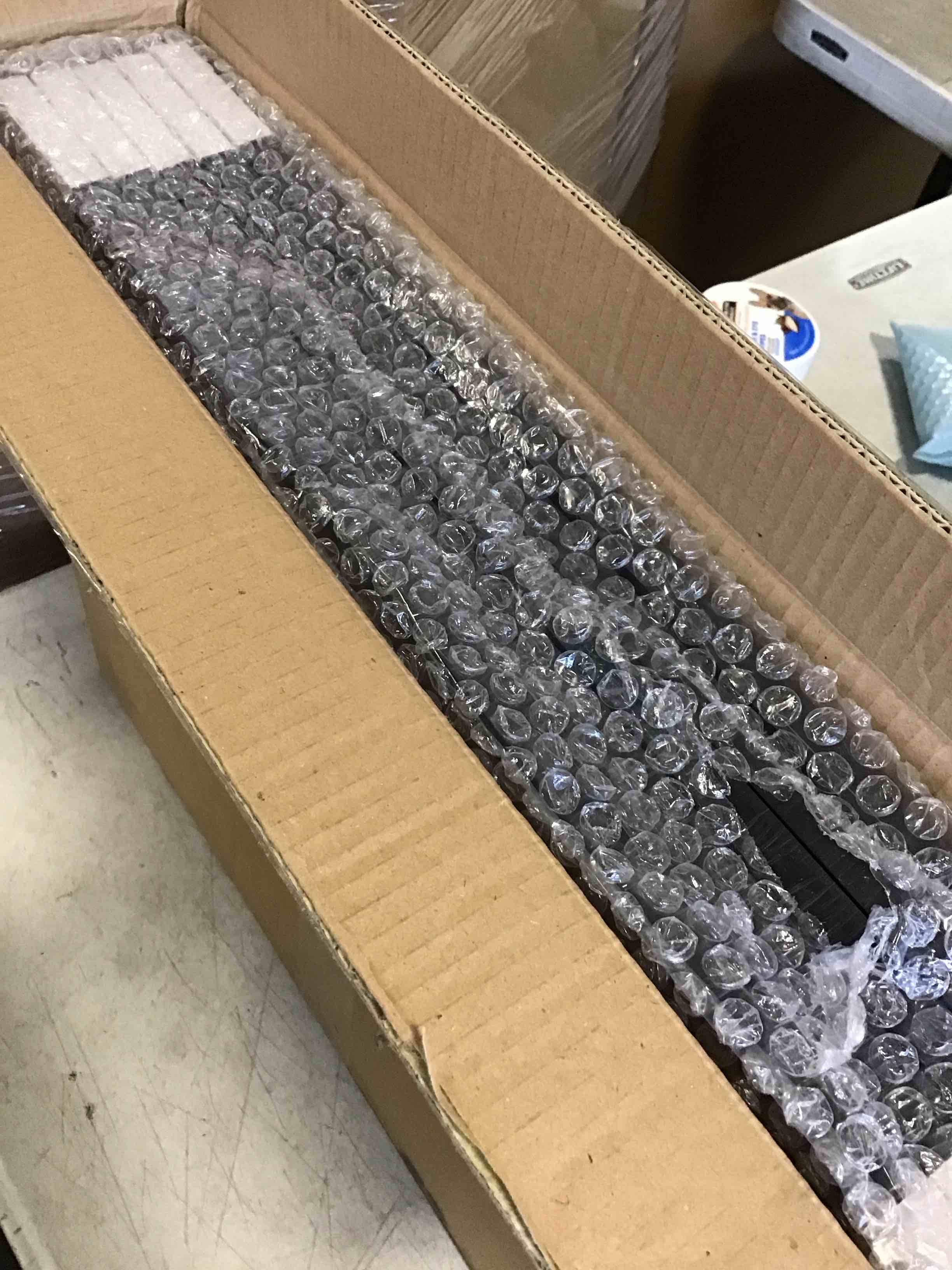 https://s3.amazonaws.com/lotting-images-prod/bidfta/TEA3386920_1749214697618.jpeg