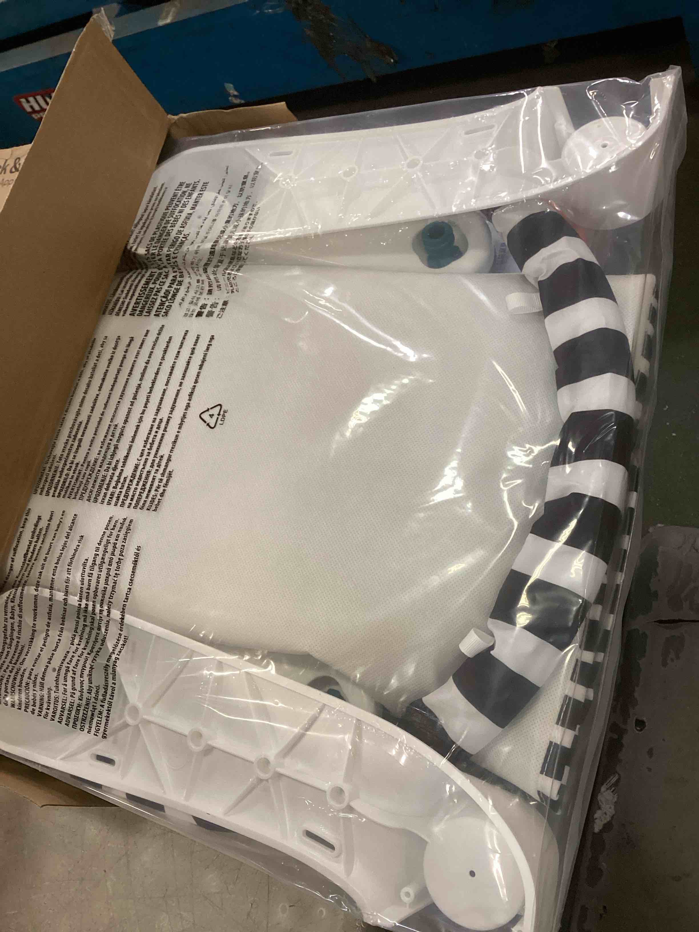 https://s3.amazonaws.com/lotting-images-prod/bidfta/TEA3388350_1747665200616.jpeg