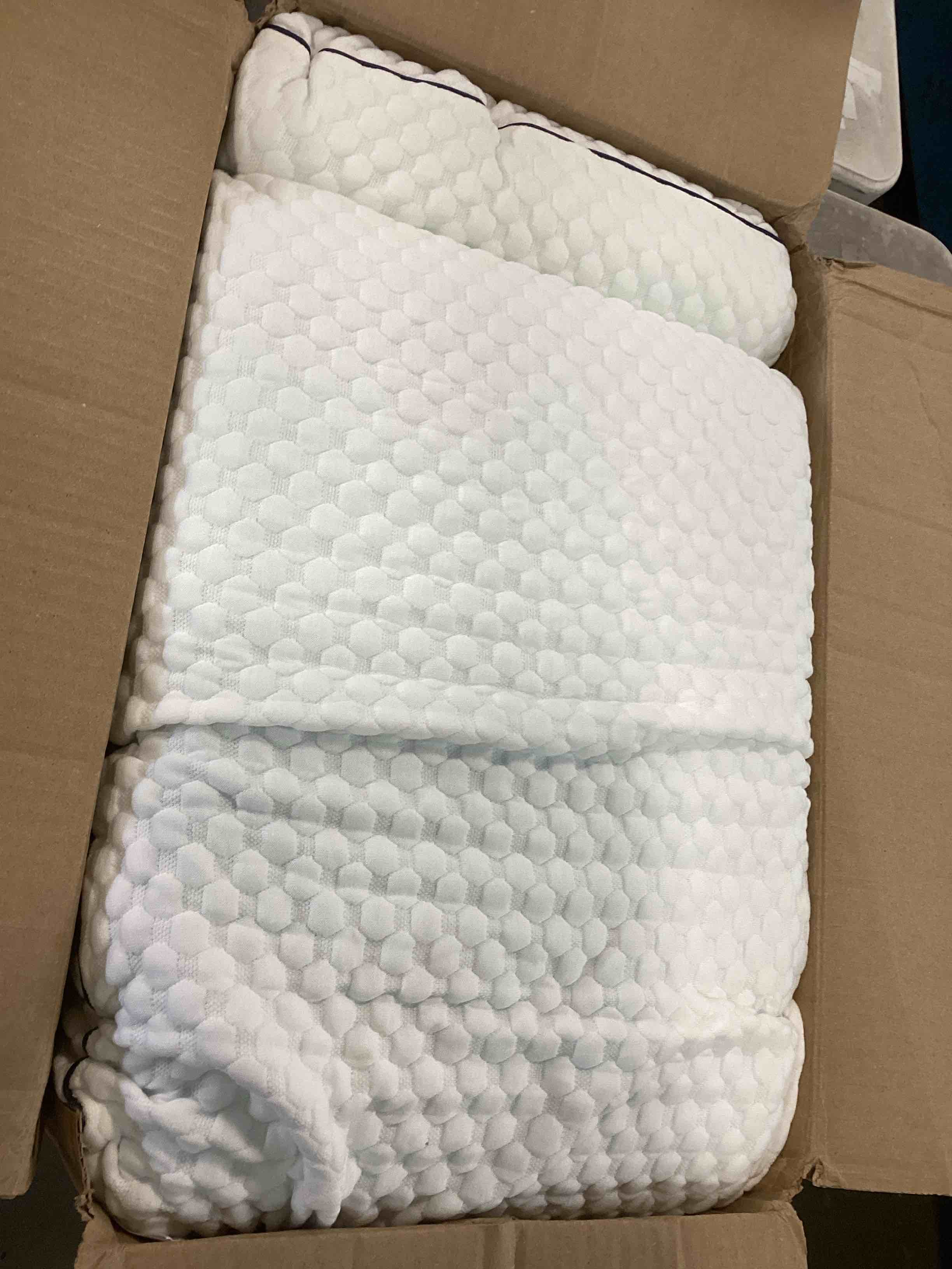 https://s3.amazonaws.com/lotting-images-prod/bidfta/TEA3388976_1747839413045.jpeg