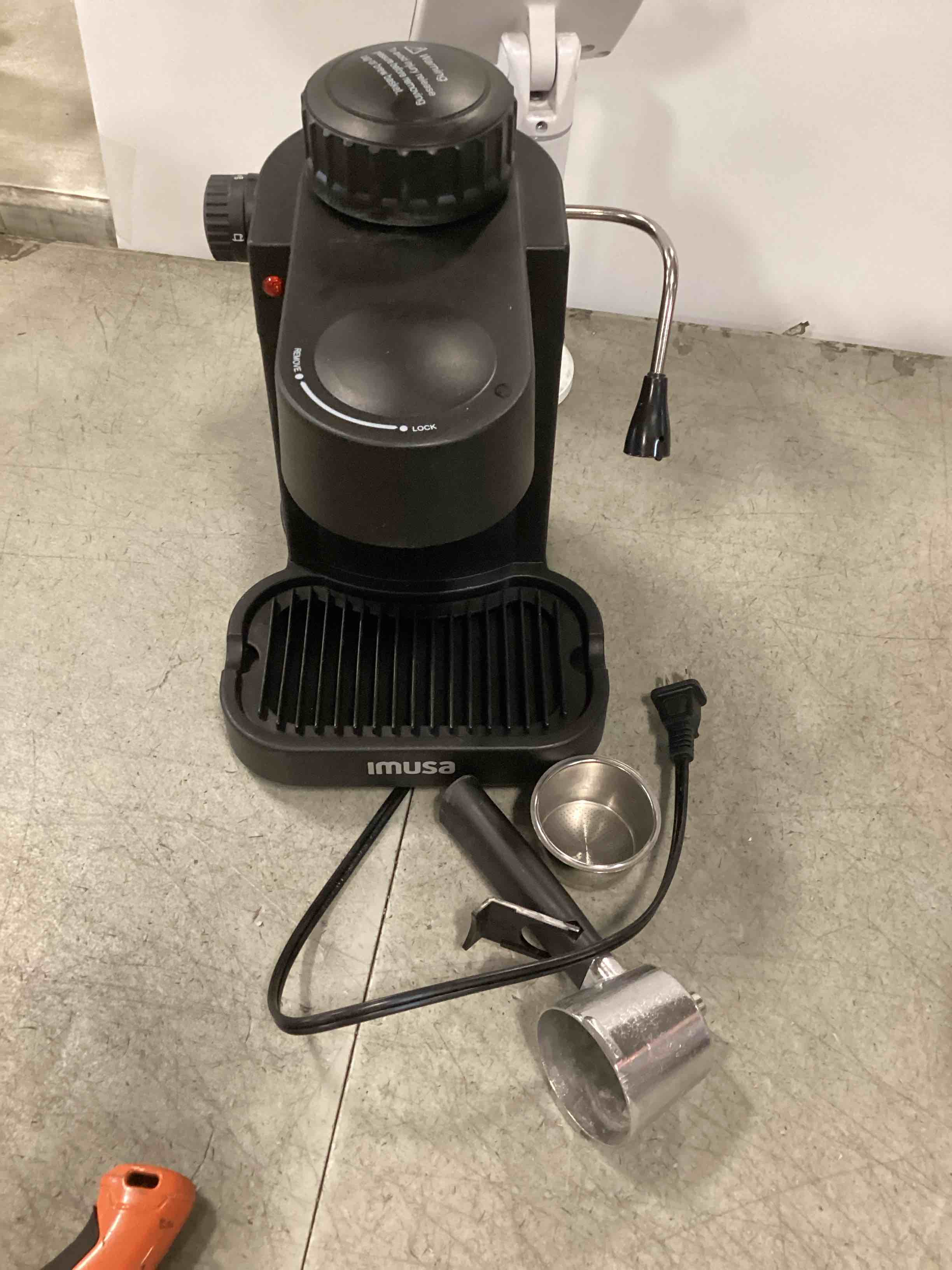 https://s3.amazonaws.com/lotting-images-prod/bidfta/TEA3393991_1749911119678.jpeg
