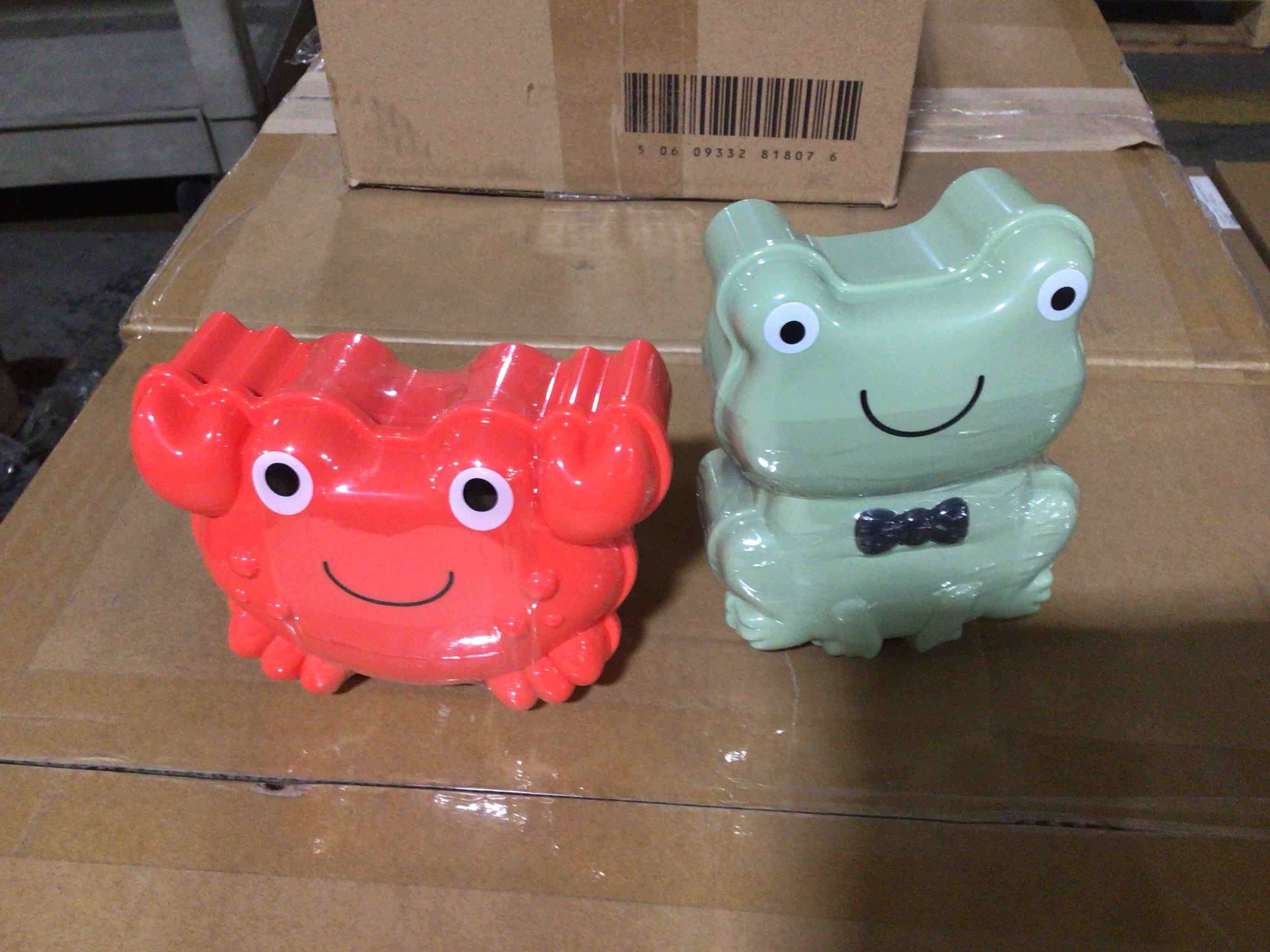 Animal Shaped Soap Dish. Red Crab & Green Frog 