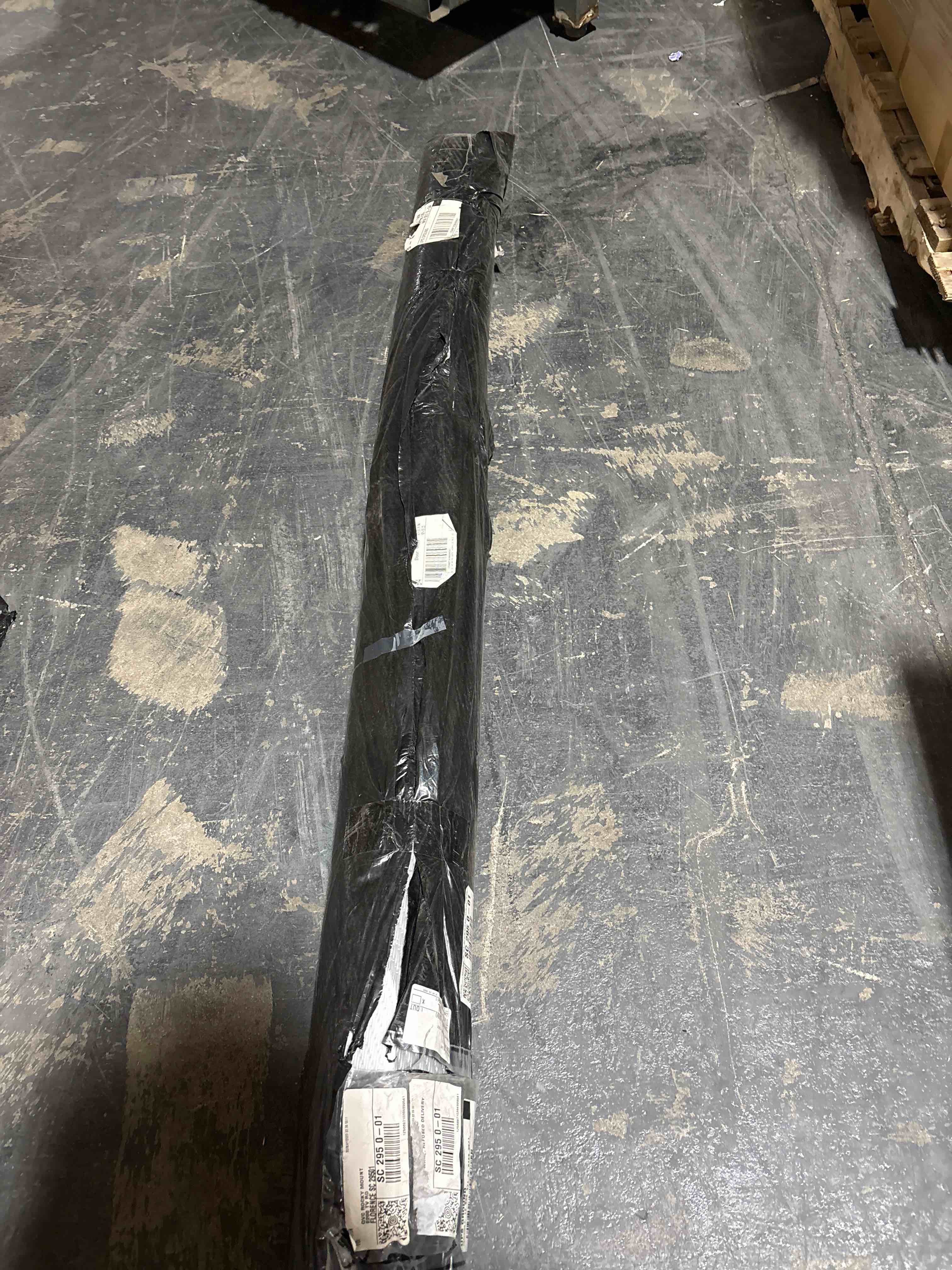 Condition photo showing New/Like New for Barbara king 5x8 reversible polka dot patio mat, grey