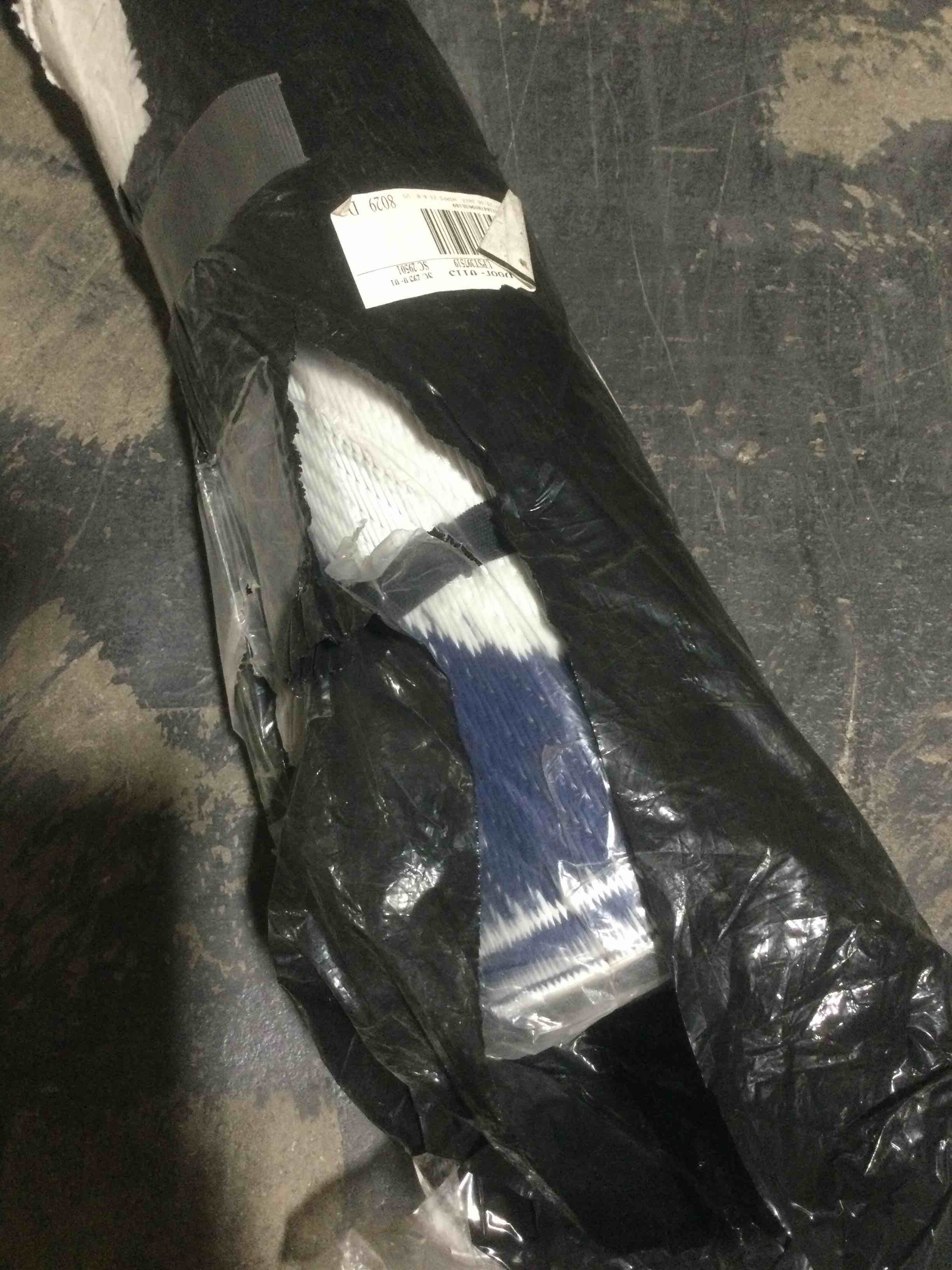 Condition photo showing New/Like New for Barbara king 8x11 reversible polka dot patio mat, navy