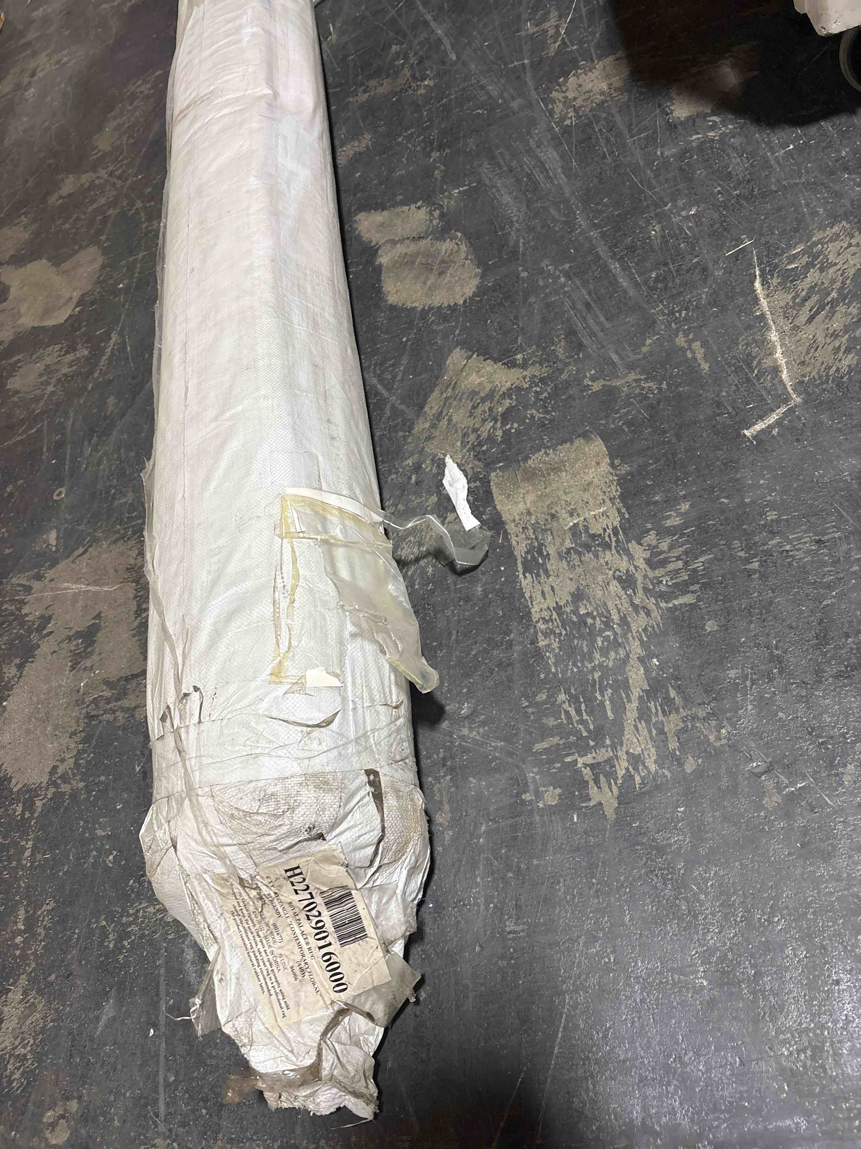 Condition photo showing New/Like New for royal palace 6’x9’ rectangle contemporary floral, burgundy 