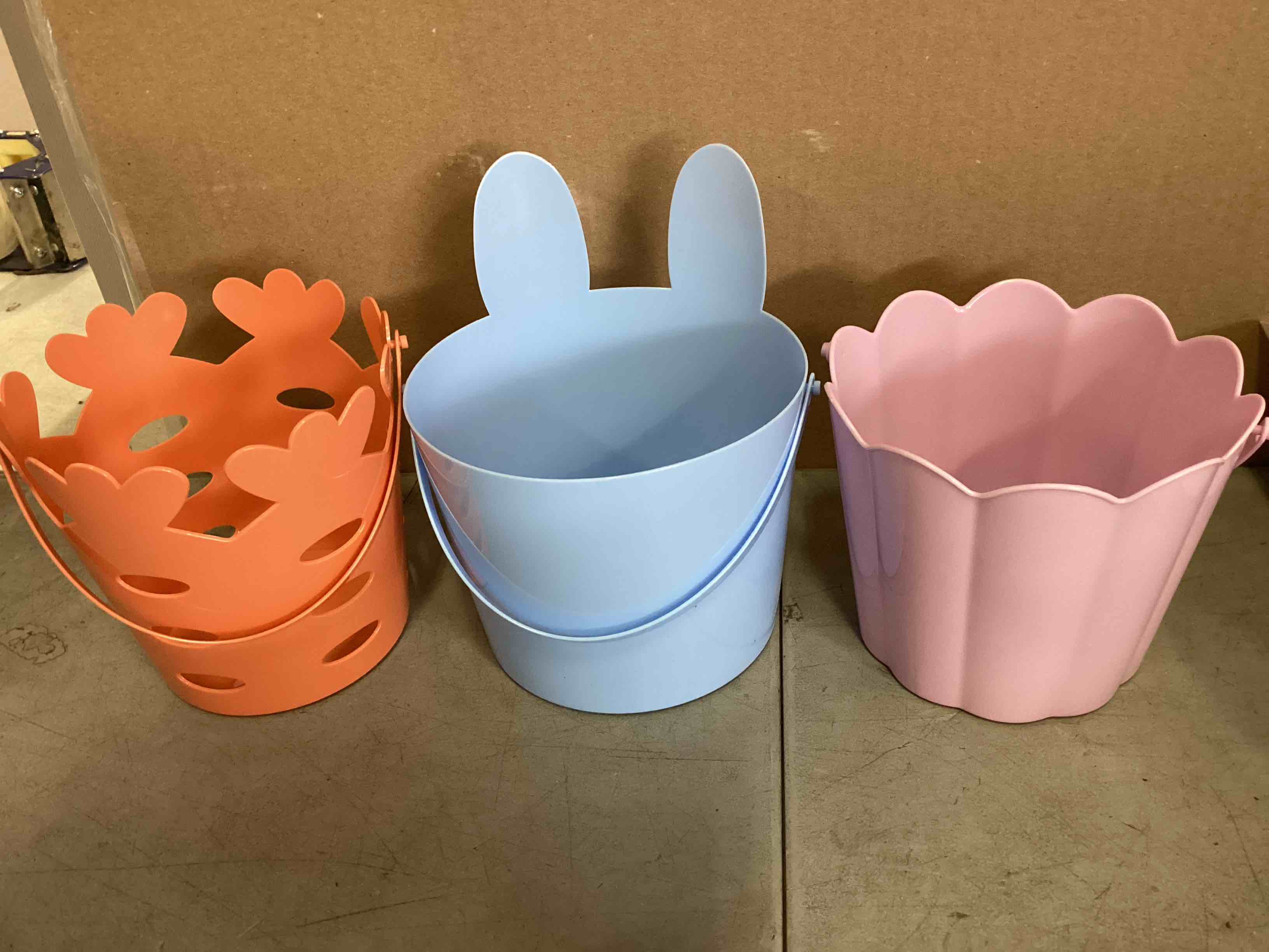Assorted of BASKET OF THREE DESIGNS AND DIFFERENT COLORS, Total Of 10 pcs 