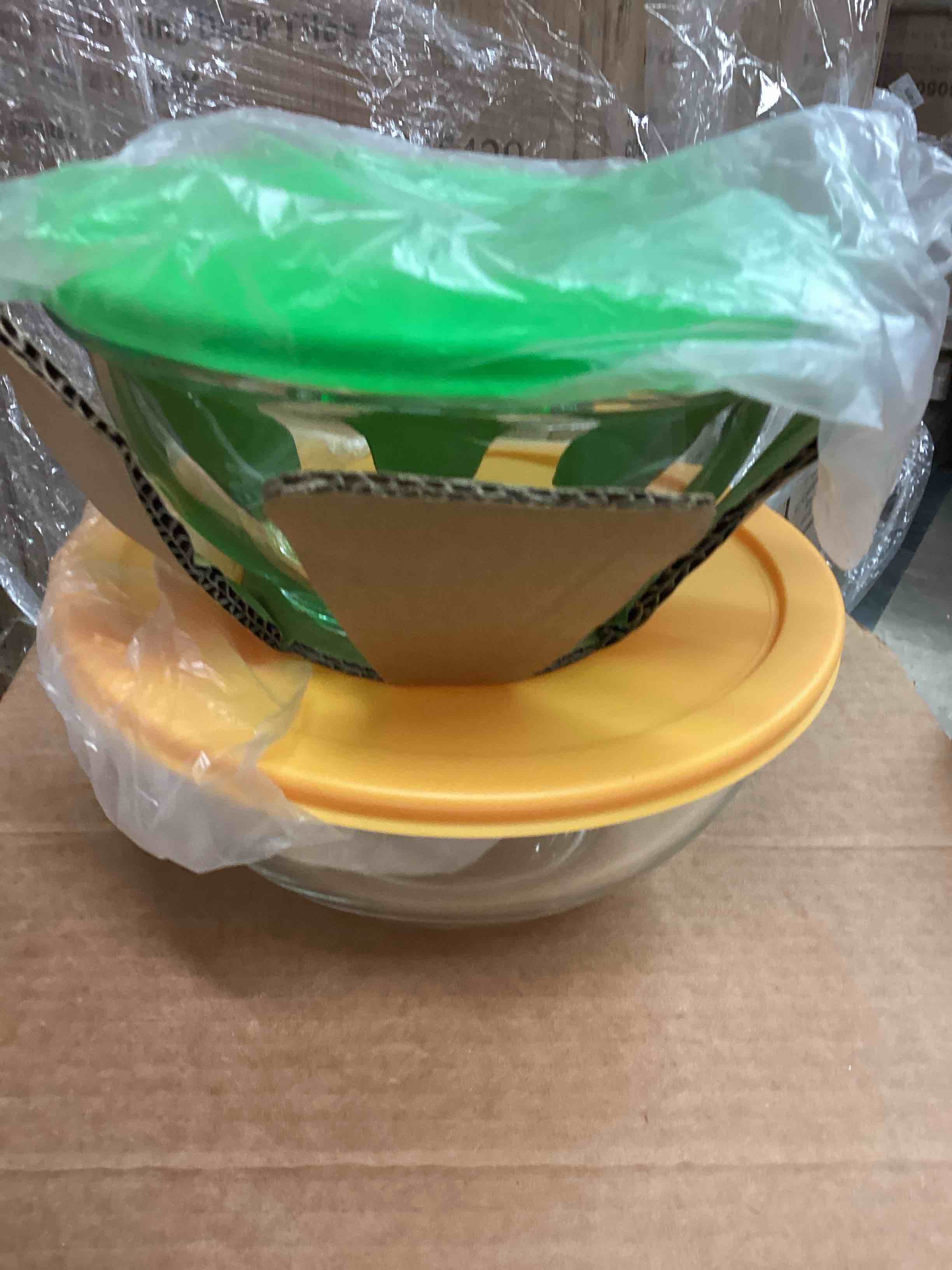 NutriChef Glass Mixing Bowl 2 Sets Stackable Superior Premium Meal-prep Container W/ Locking Lid(missing pieces )(only two bowls)