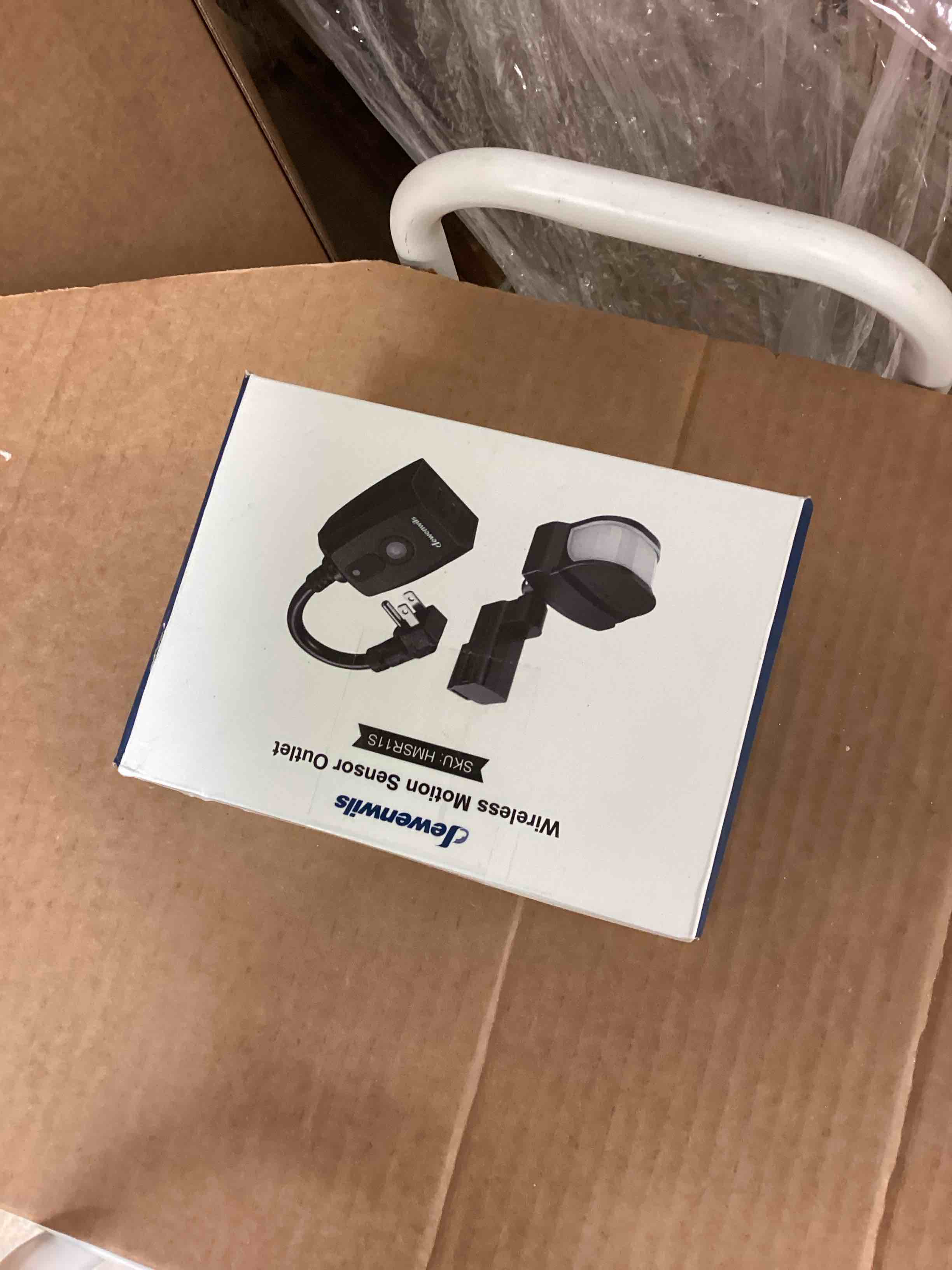 Condition photo showing New/Like New for DEWENWILS Motion Sensor Outlet, Indoor Outdoor Motion Sensor Plug Outlet, Adjustable Sensing Angle,50FT Detection Range, 100FT Wireless Light Switch Transmitter, No Wiring, Long Time Delay