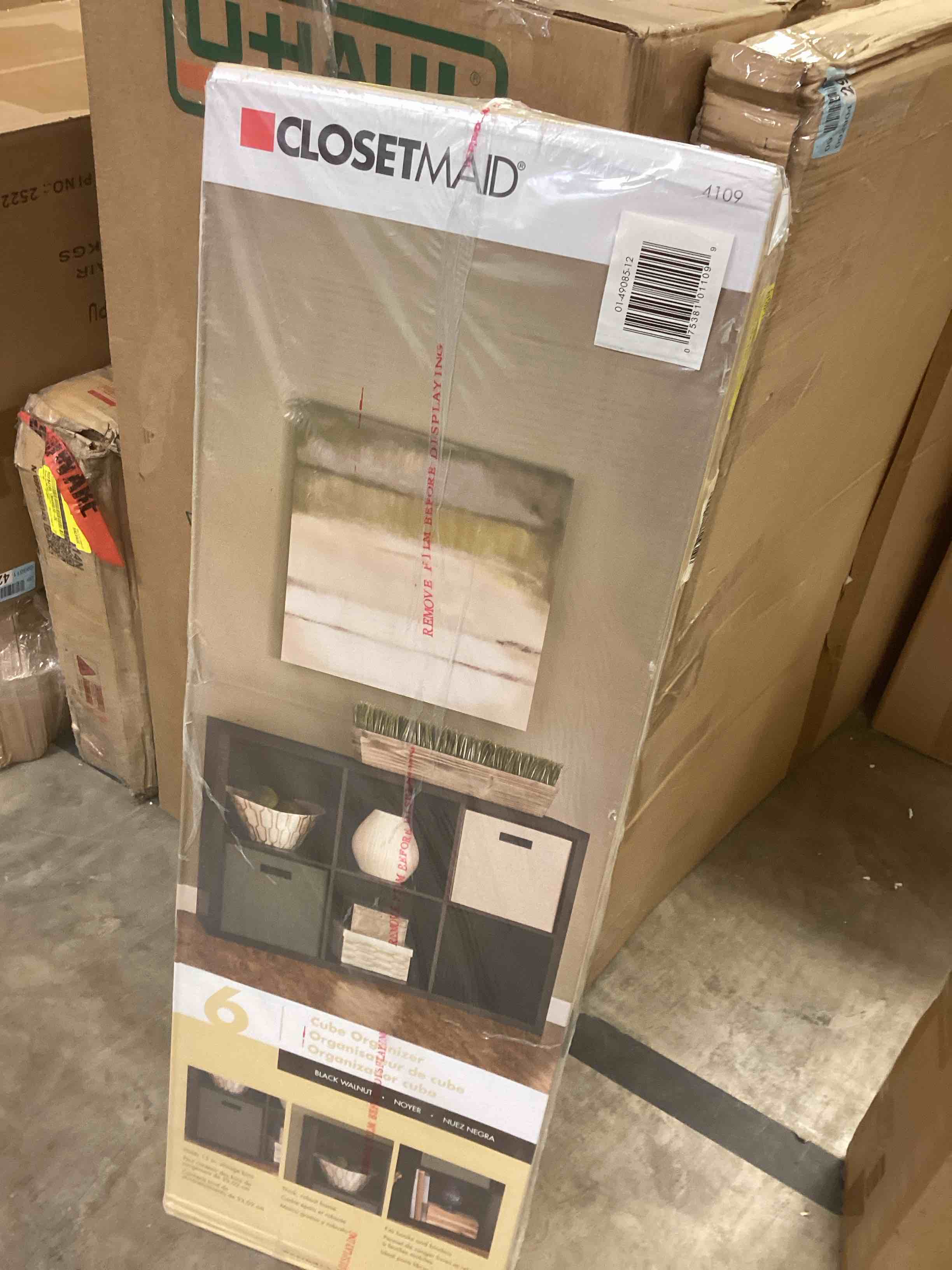 Condition photo showing Good Condition for Decorative Storage 30'' H x 43.98'' W Cube Bookcase Black