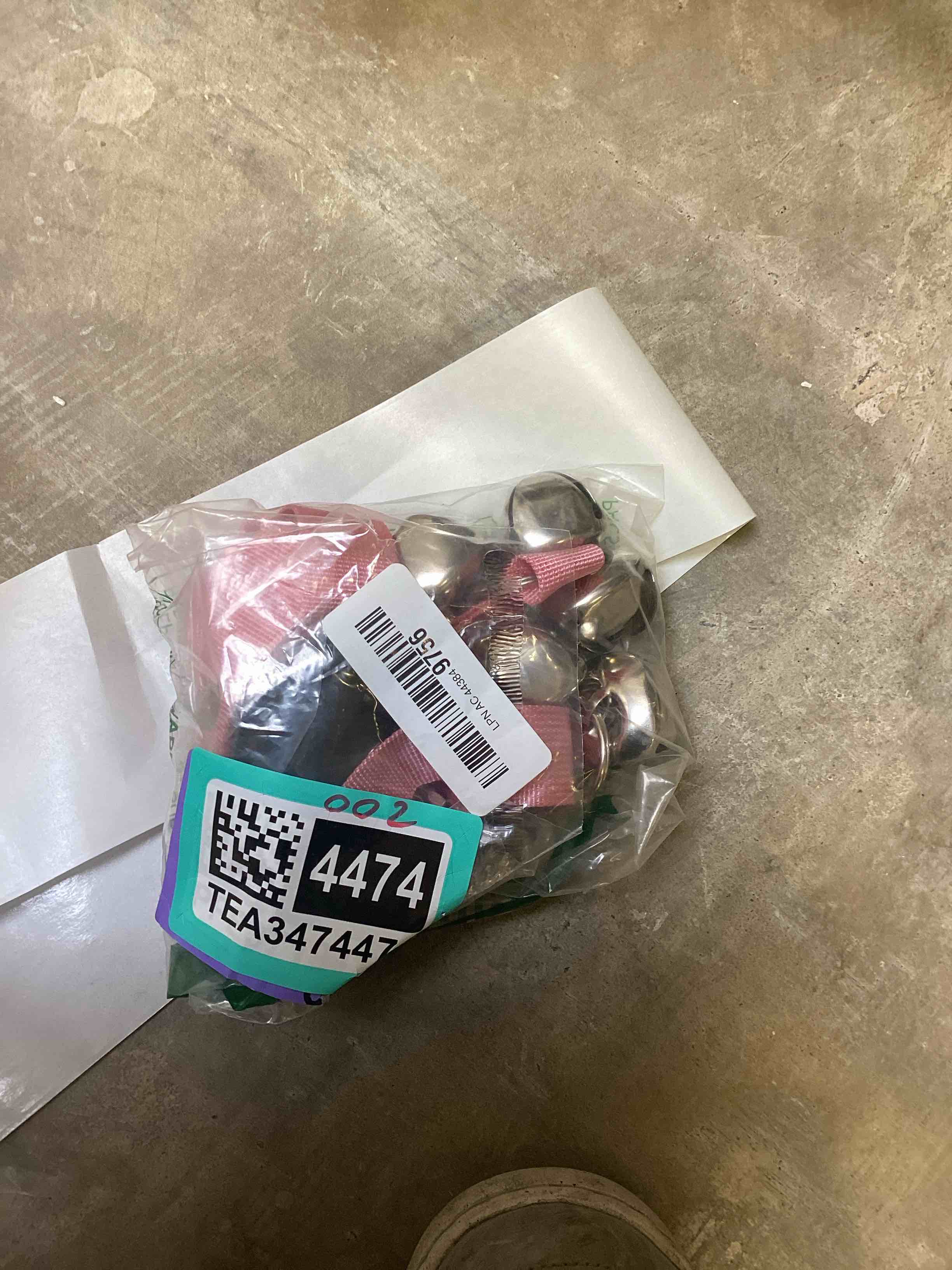 Condition photo showing New/Like New for 2 Pack Dog Door Bells Dog Doorbell to go Outside Puppy Train Bell for Dogs to Ring to go Potty Puppy Toilet Training Bell Jingle Bells for Door Knob Girl Puppy Essentials Accessories (Pink) 2 PCS Pink new