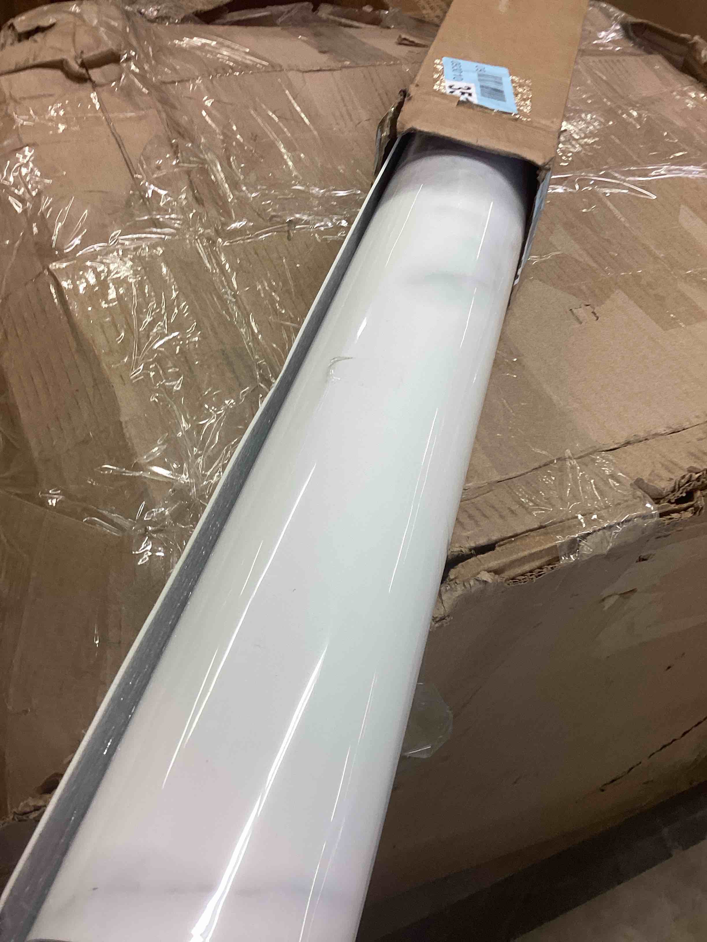 Condition photo showing Good Condition for 118'' L x 47'' W Glossy Vinyl