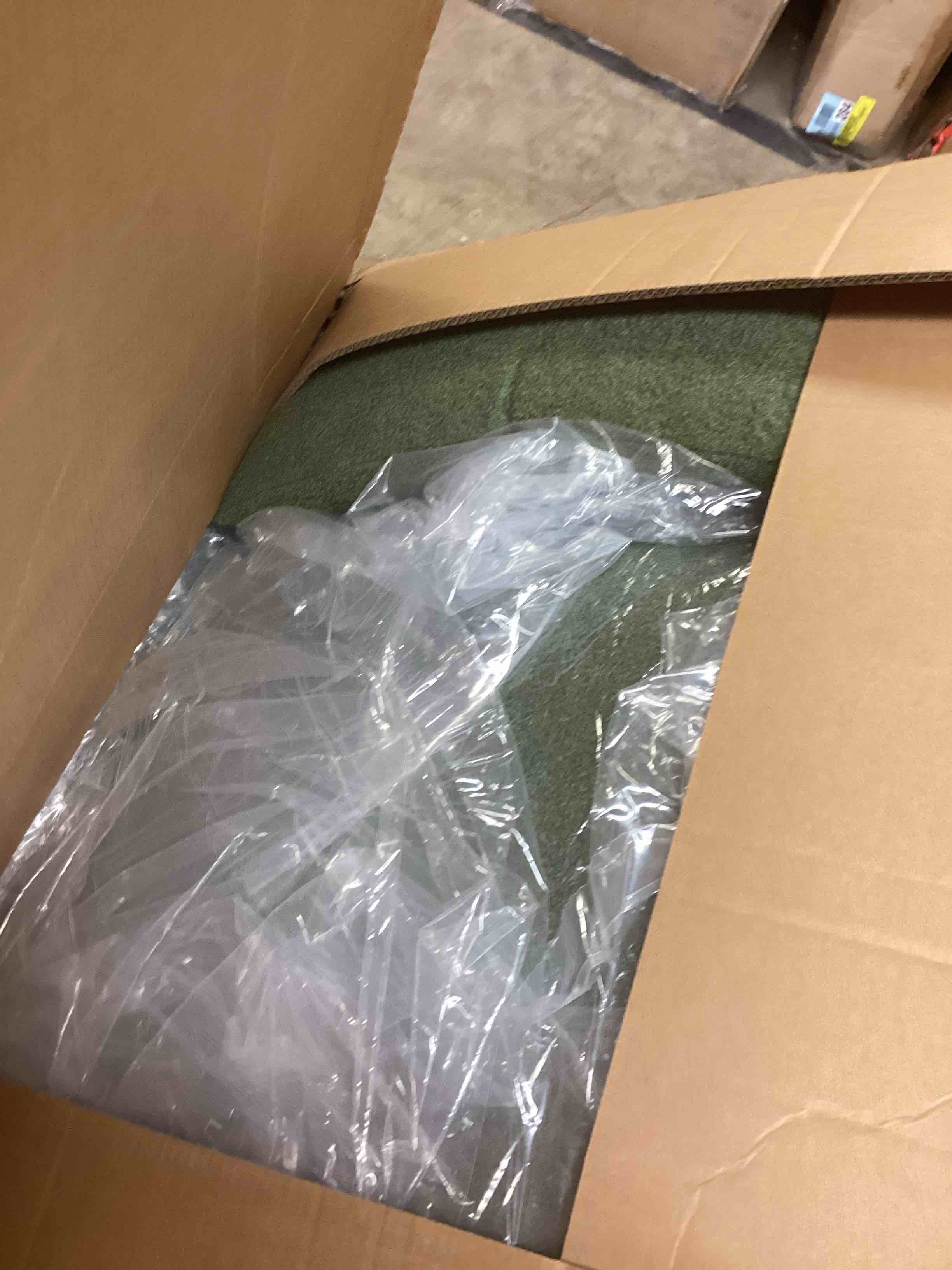 Condition photo showing Good Condition for Ballyrobert 4 - Piece Sectional Green(Incomplet)