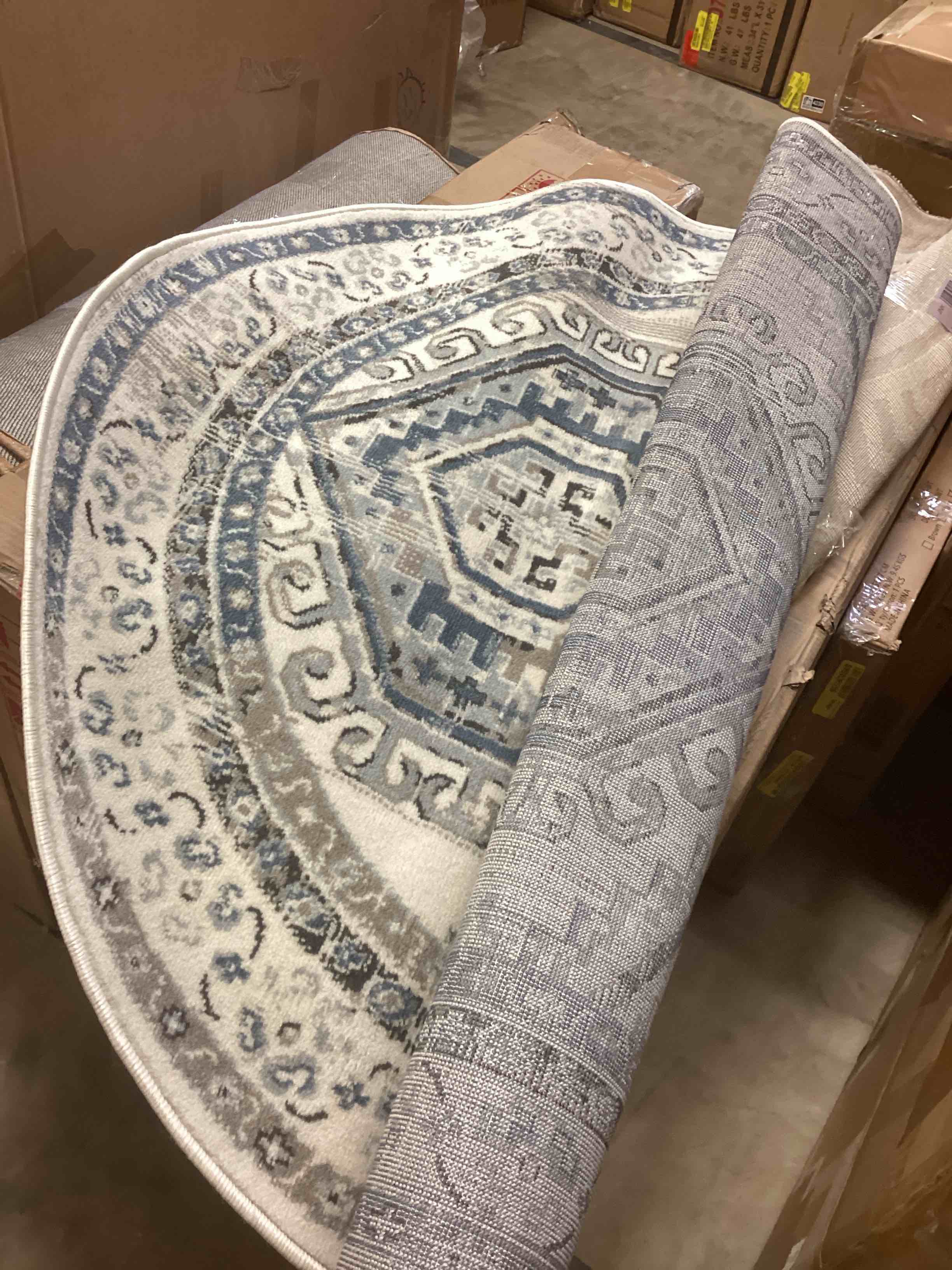 Condition photo showing Good Condition for Charlotte collection CLTT24”x6” ivory aqua rug round