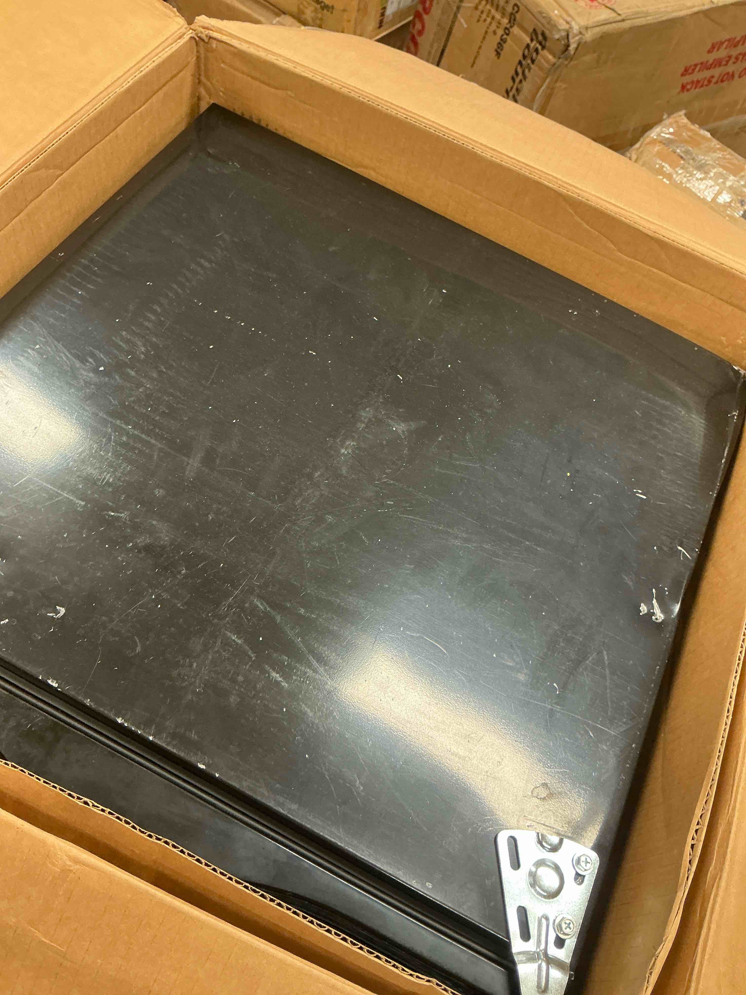 https://s3.amazonaws.com/lotting-images-prod/bidfta/TEA3477410_1758126147329.jpeg