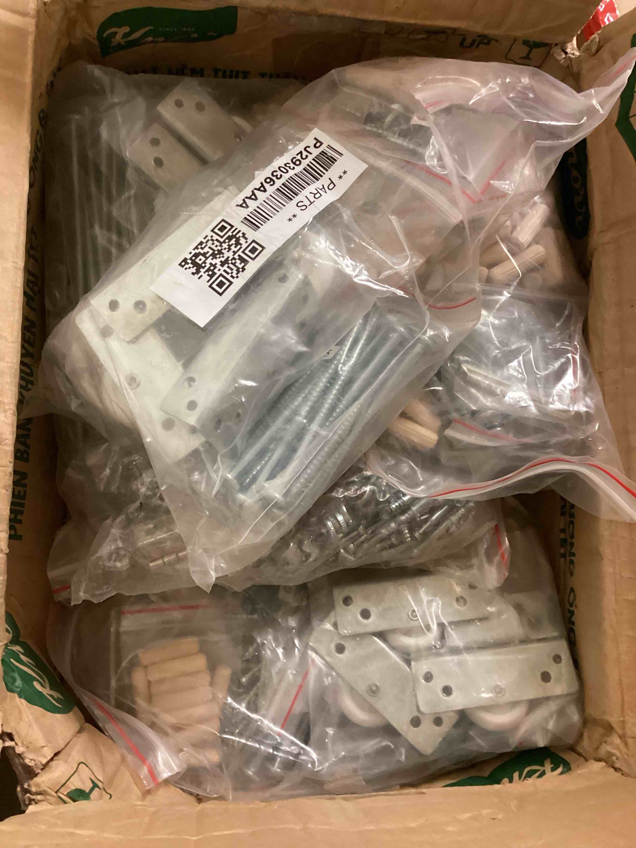 asorted Of screws different sizes and styles( Box with 5 bags)