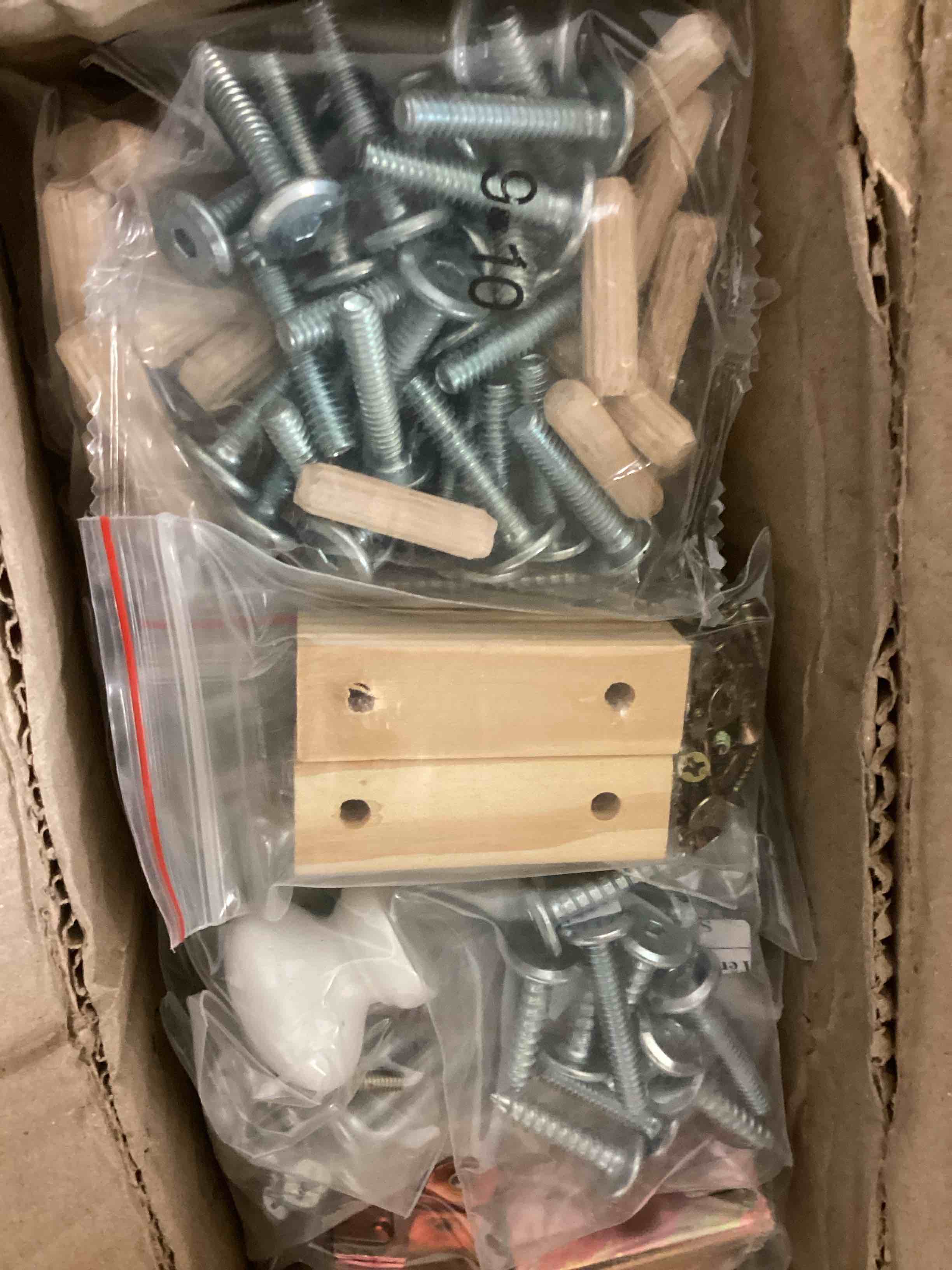 asorted Of llantitas screws etc (7box )