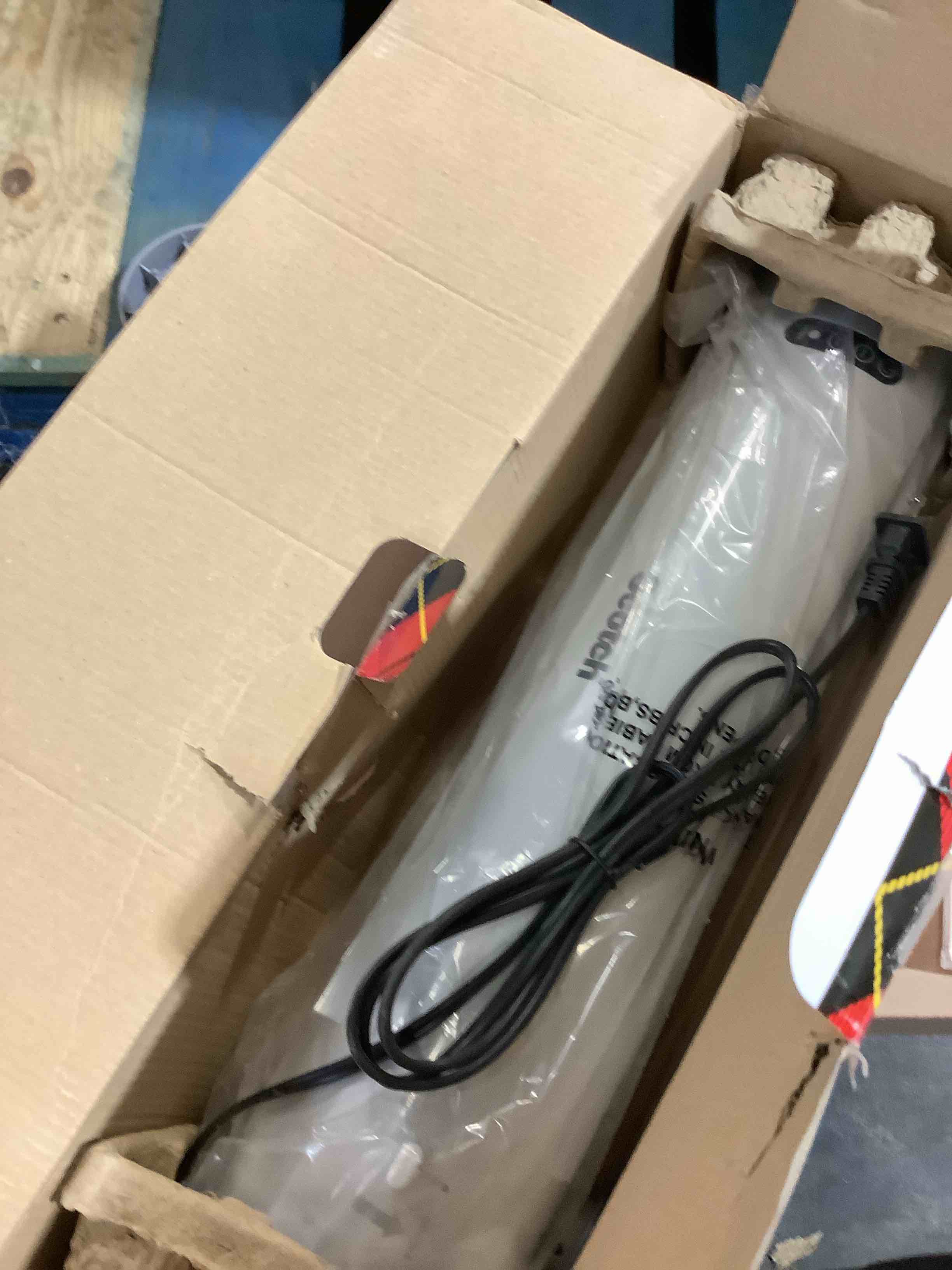https://s3.amazonaws.com/lotting-images-prod/bidfta/TEA3482348_1760024645622.jpeg