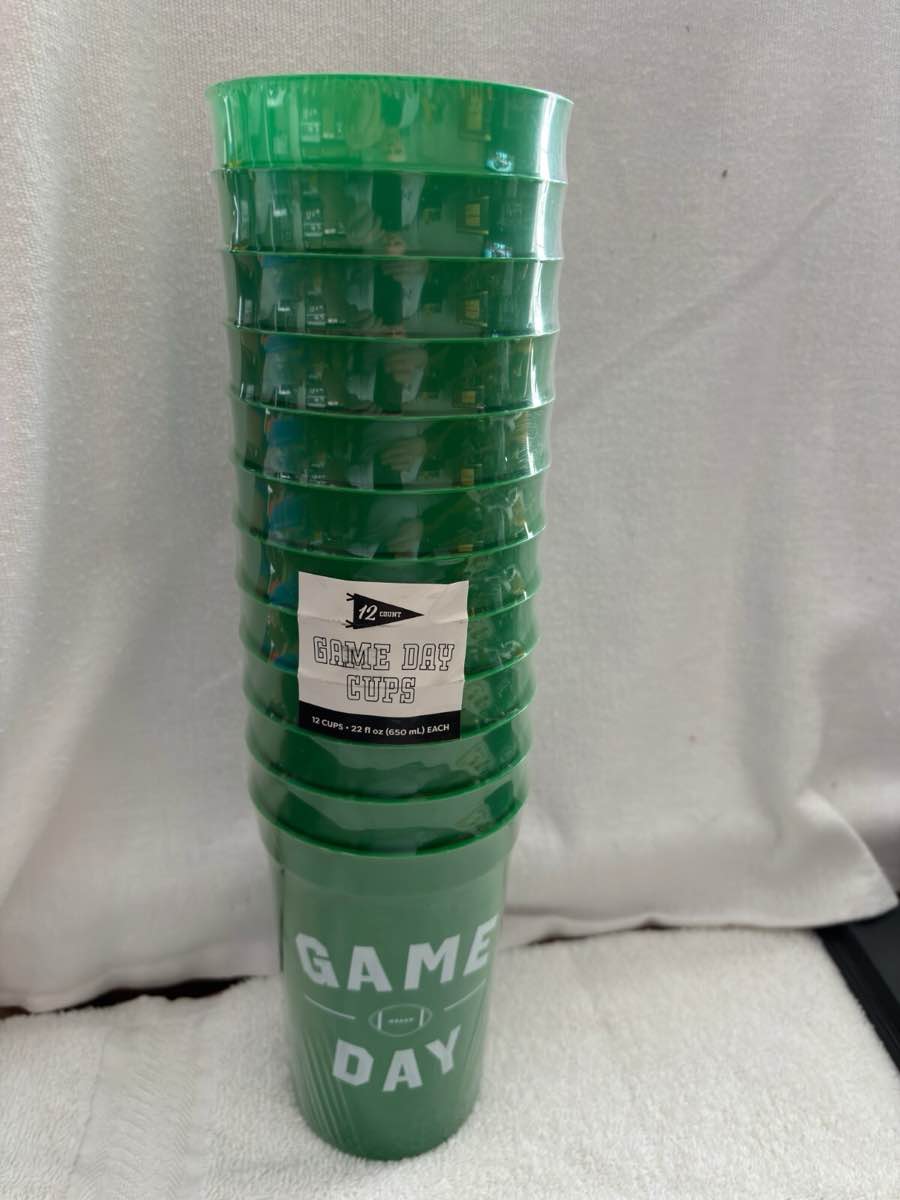 GAME DAY CUPS 12 oz GREEN PLASTIC, NEW 22 fl oz each