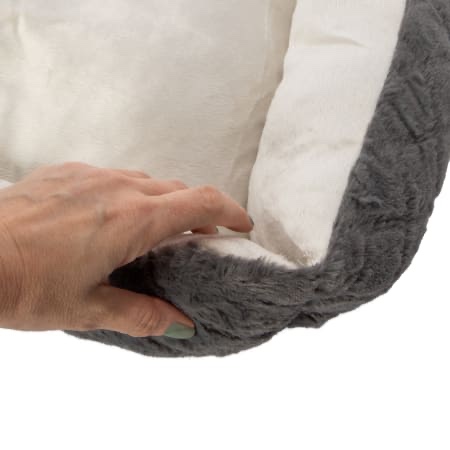 https://s3.amazonaws.com/lotting-images-prod/bidfta/TEA3495860_1758893393238.jpeg