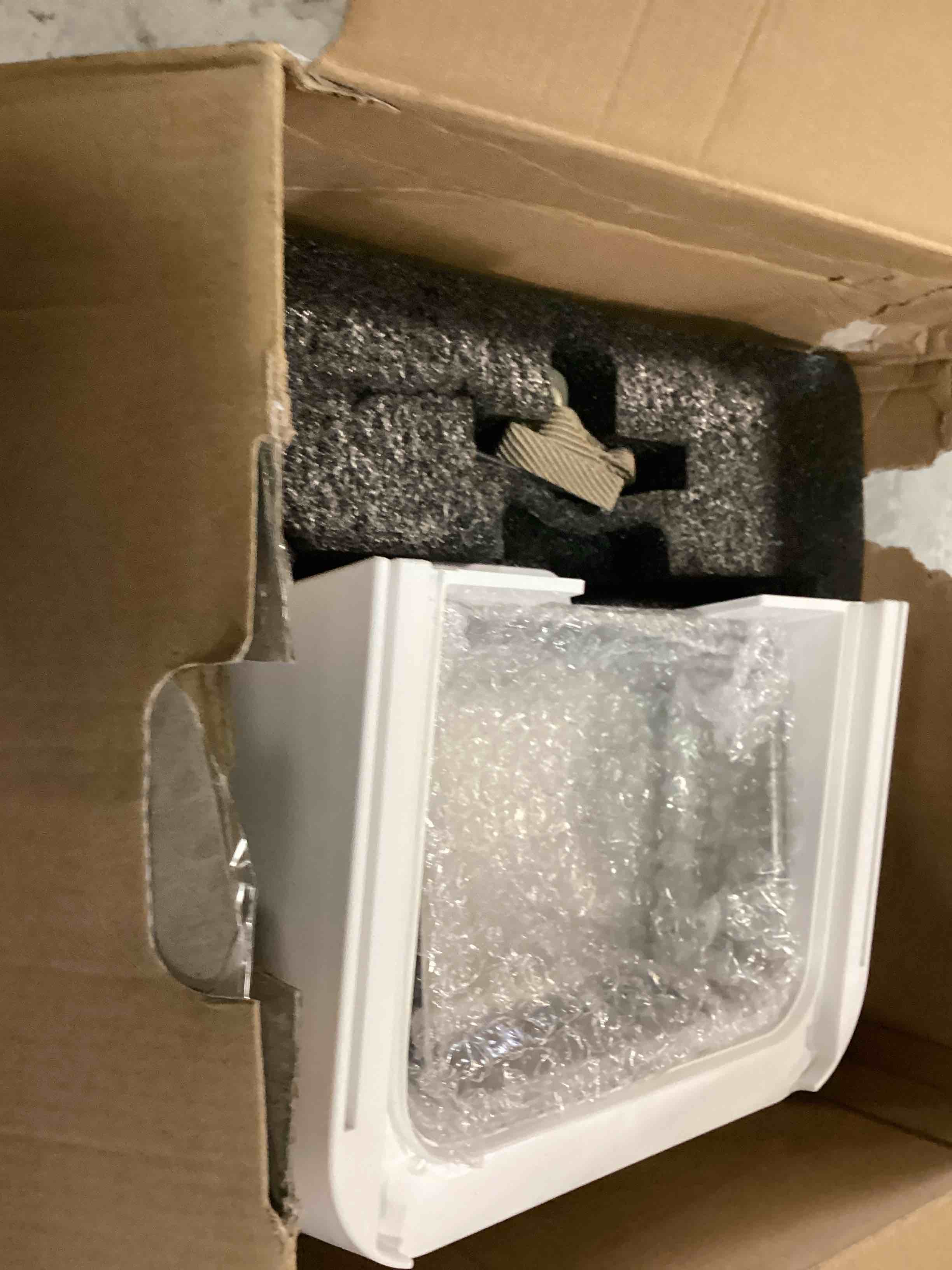 https://s3.amazonaws.com/lotting-images-prod/bidfta/TEA3501527_1751050764299.jpeg