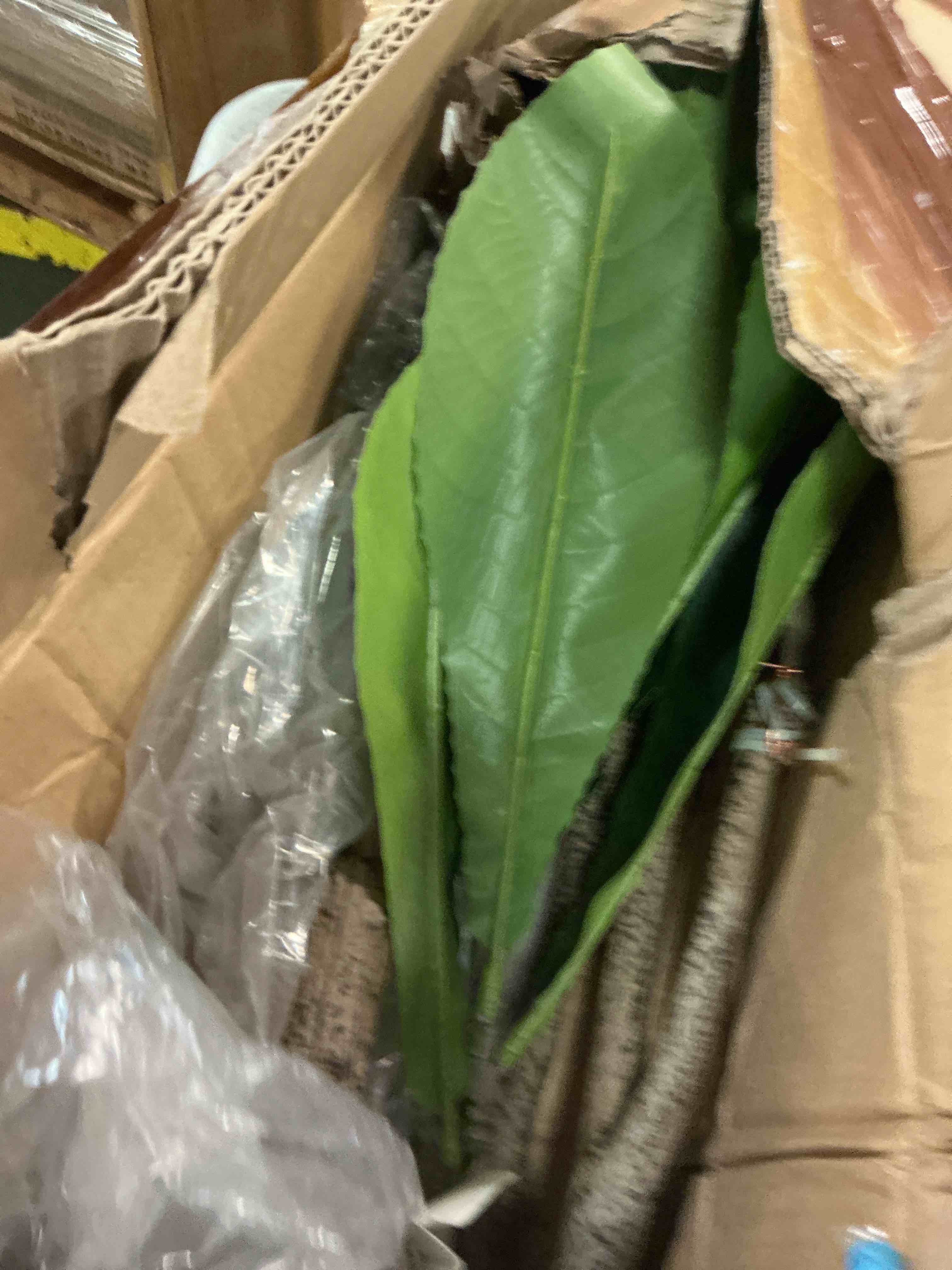 https://s3.amazonaws.com/lotting-images-prod/bidfta/TEA3501818_1751299986362.jpeg