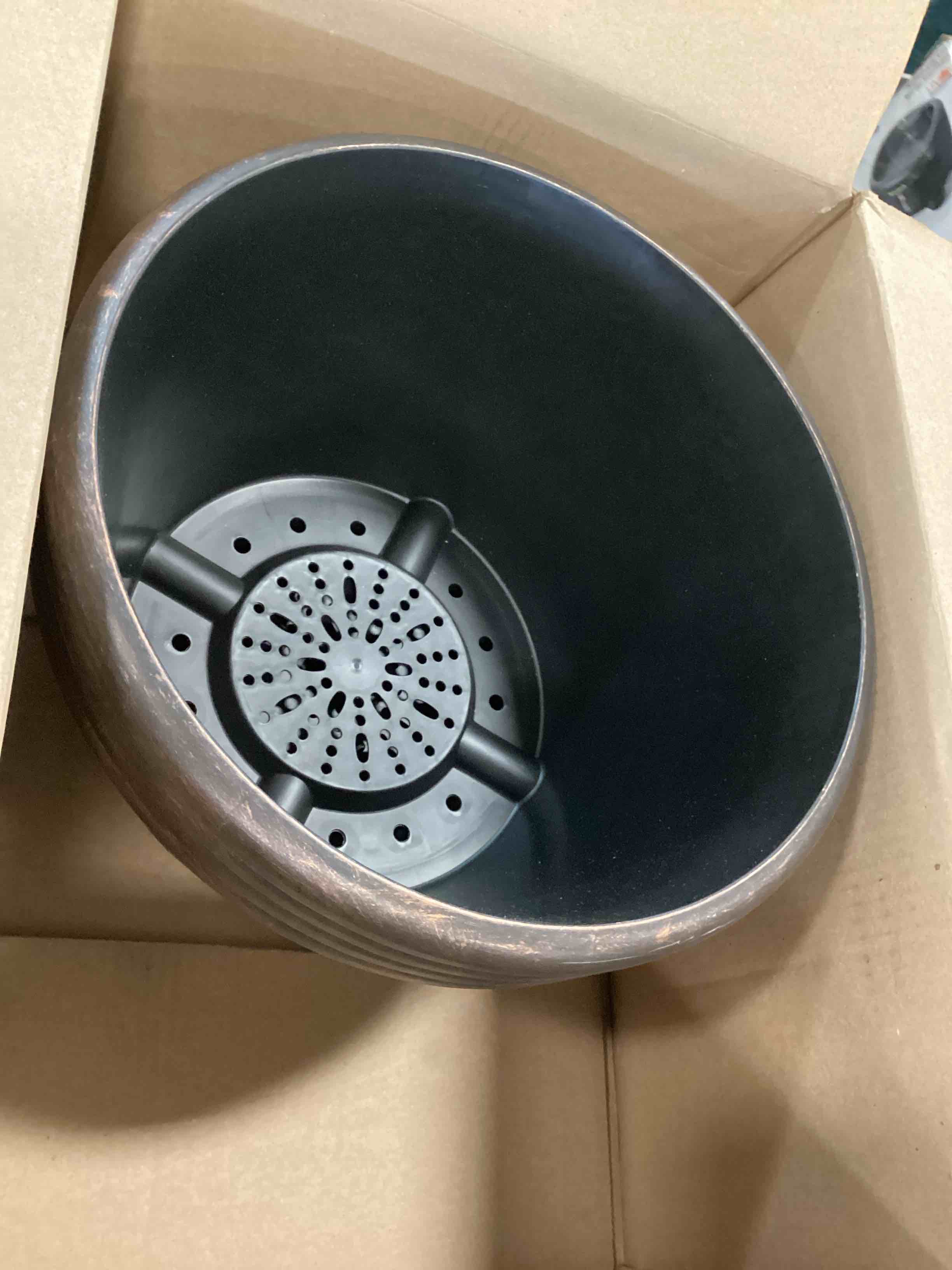 https://s3.amazonaws.com/lotting-images-prod/bidfta/TEA3505351_1751041904777.jpeg