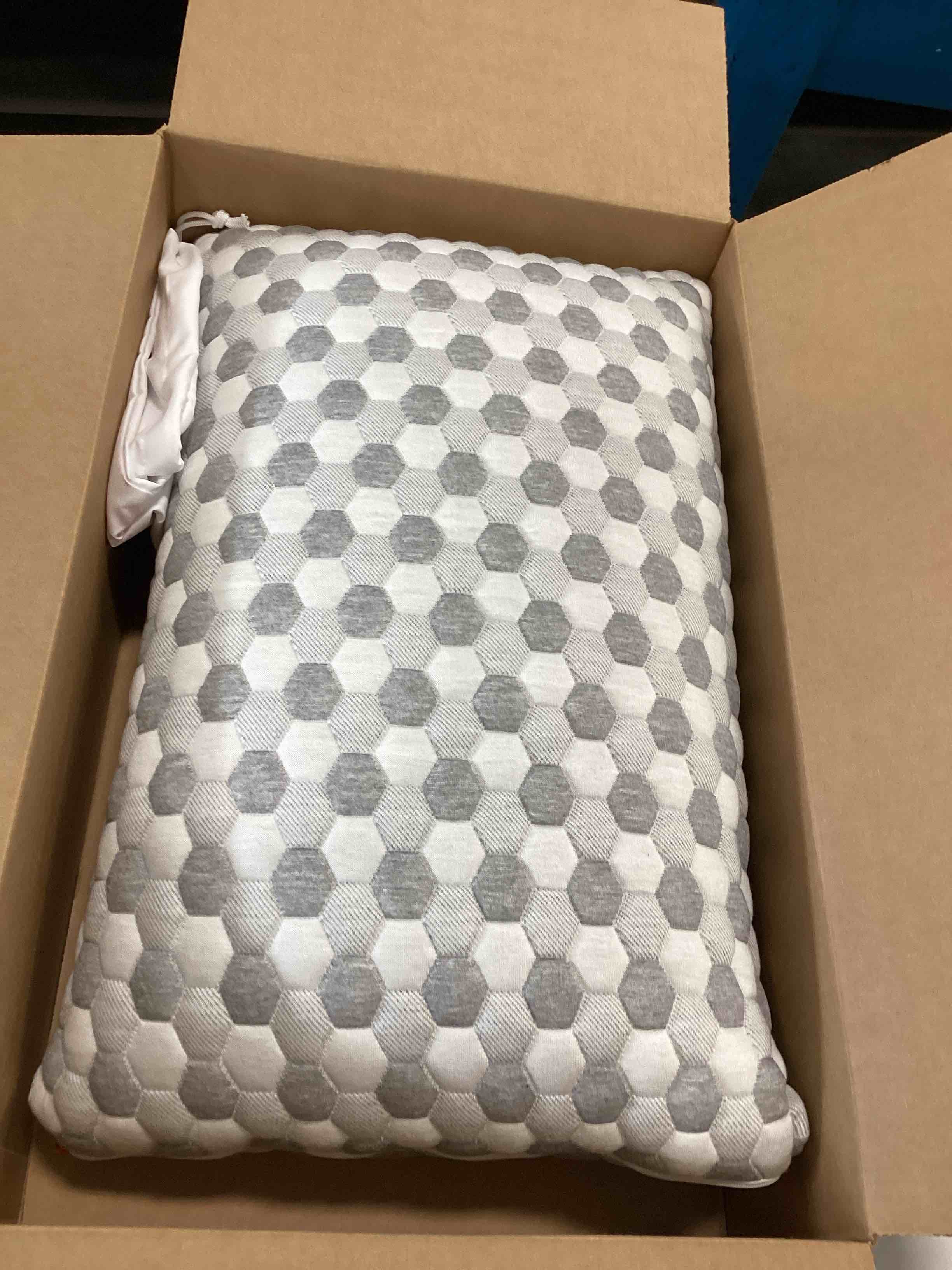 https://s3.amazonaws.com/lotting-images-prod/bidfta/TEA3508224_1750943949031.jpeg