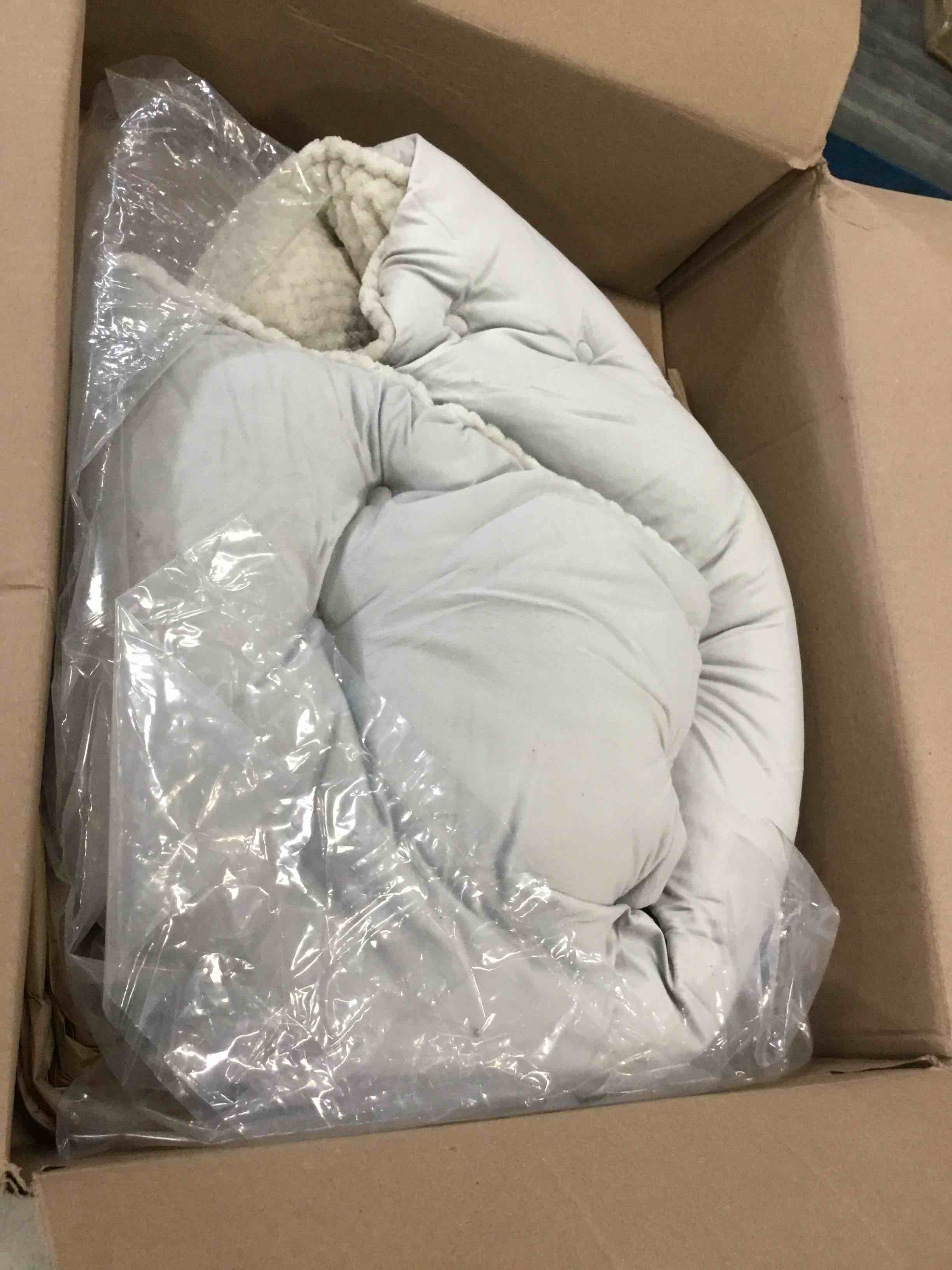 https://s3.amazonaws.com/lotting-images-prod/bidfta/TEA3519001_1750941402735.jpeg