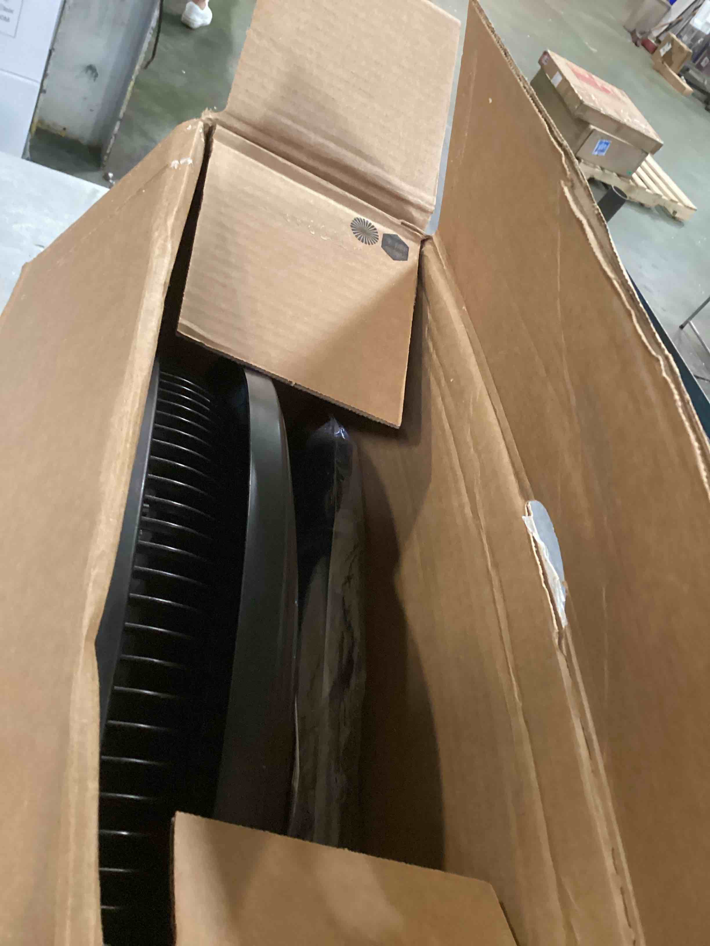 https://s3.amazonaws.com/lotting-images-prod/bidfta/TEA3523678_1749131180873.jpeg