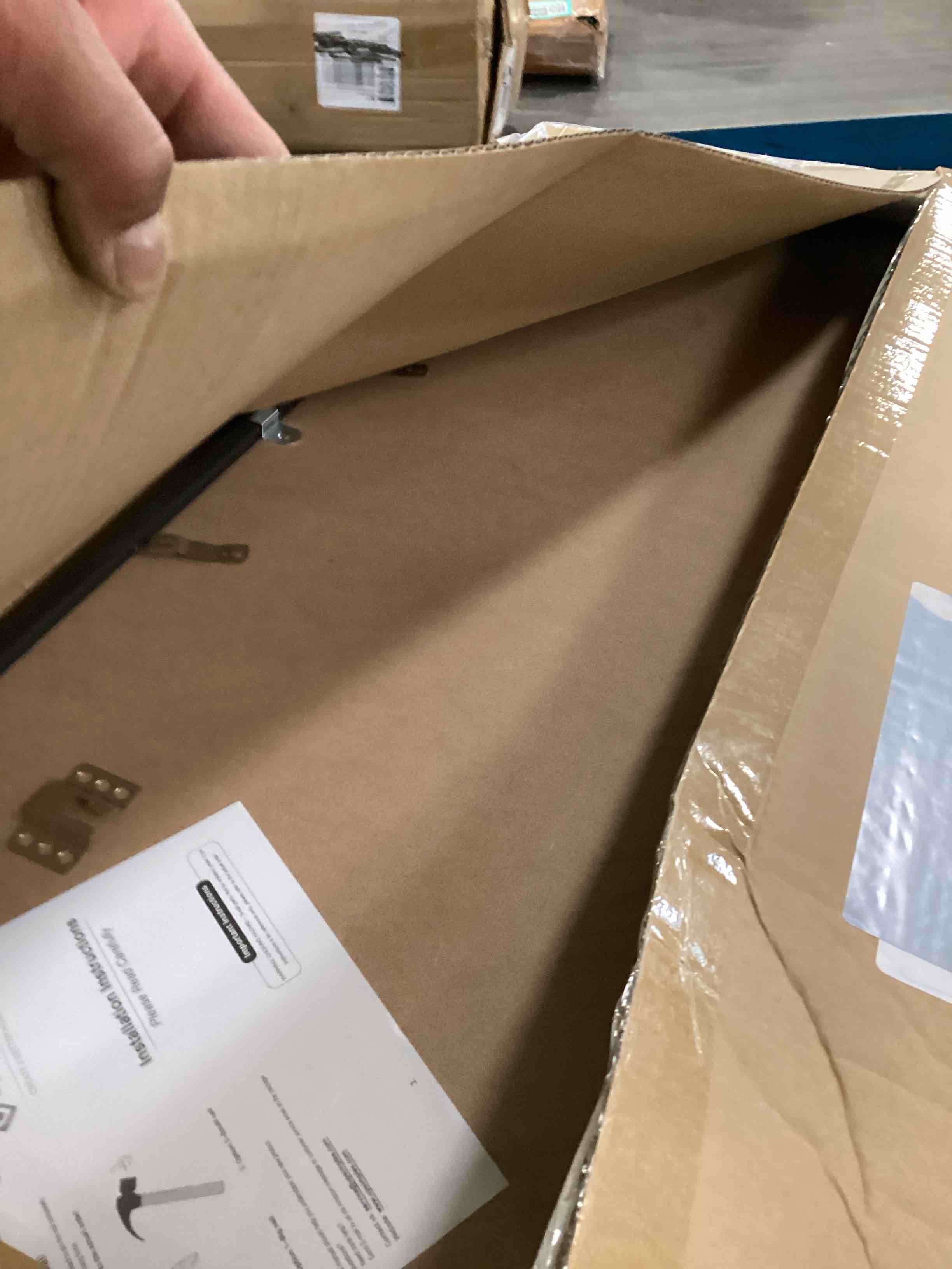 https://s3.amazonaws.com/lotting-images-prod/bidfta/TEA3529481_1749128349204.jpeg