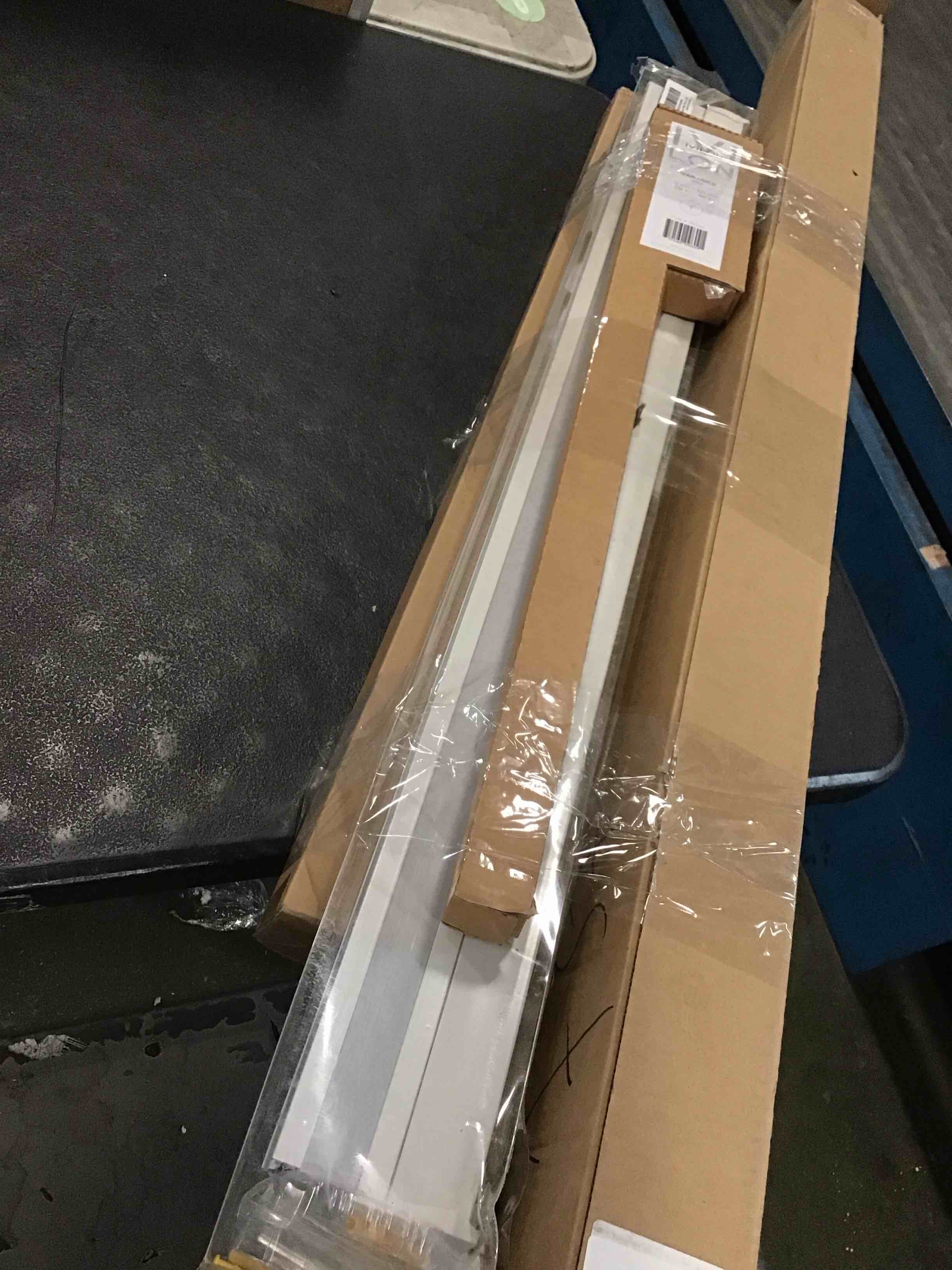 https://s3.amazonaws.com/lotting-images-prod/bidfta/TEA3532511_1748457279679.jpeg