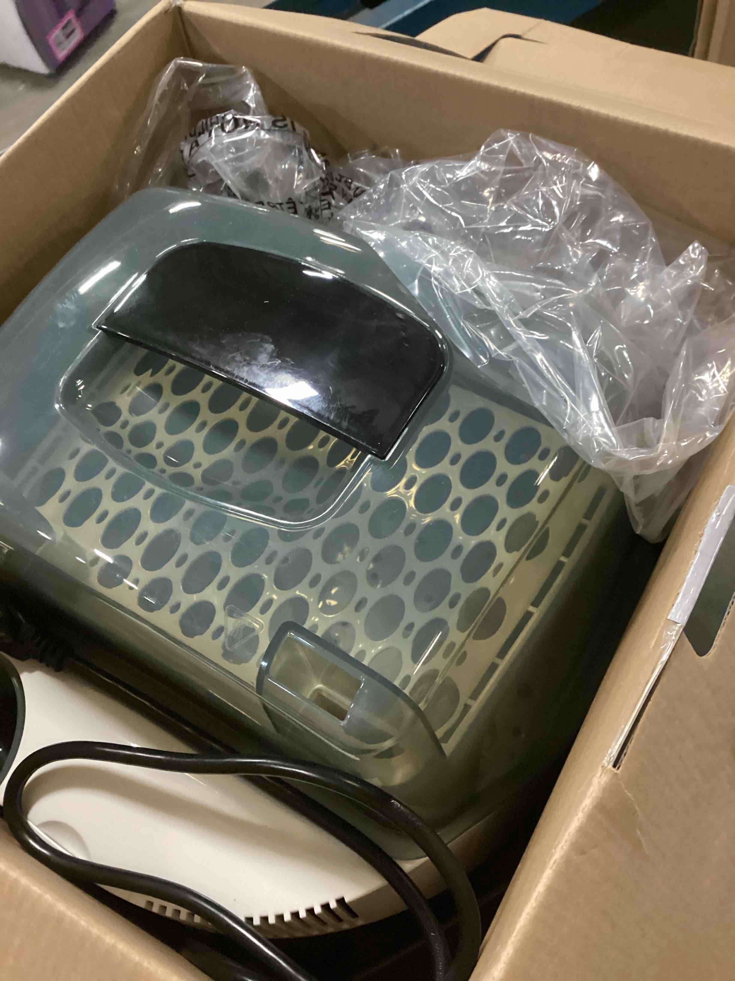 https://s3.amazonaws.com/lotting-images-prod/bidfta/TEA3535502_1748525150515.jpeg