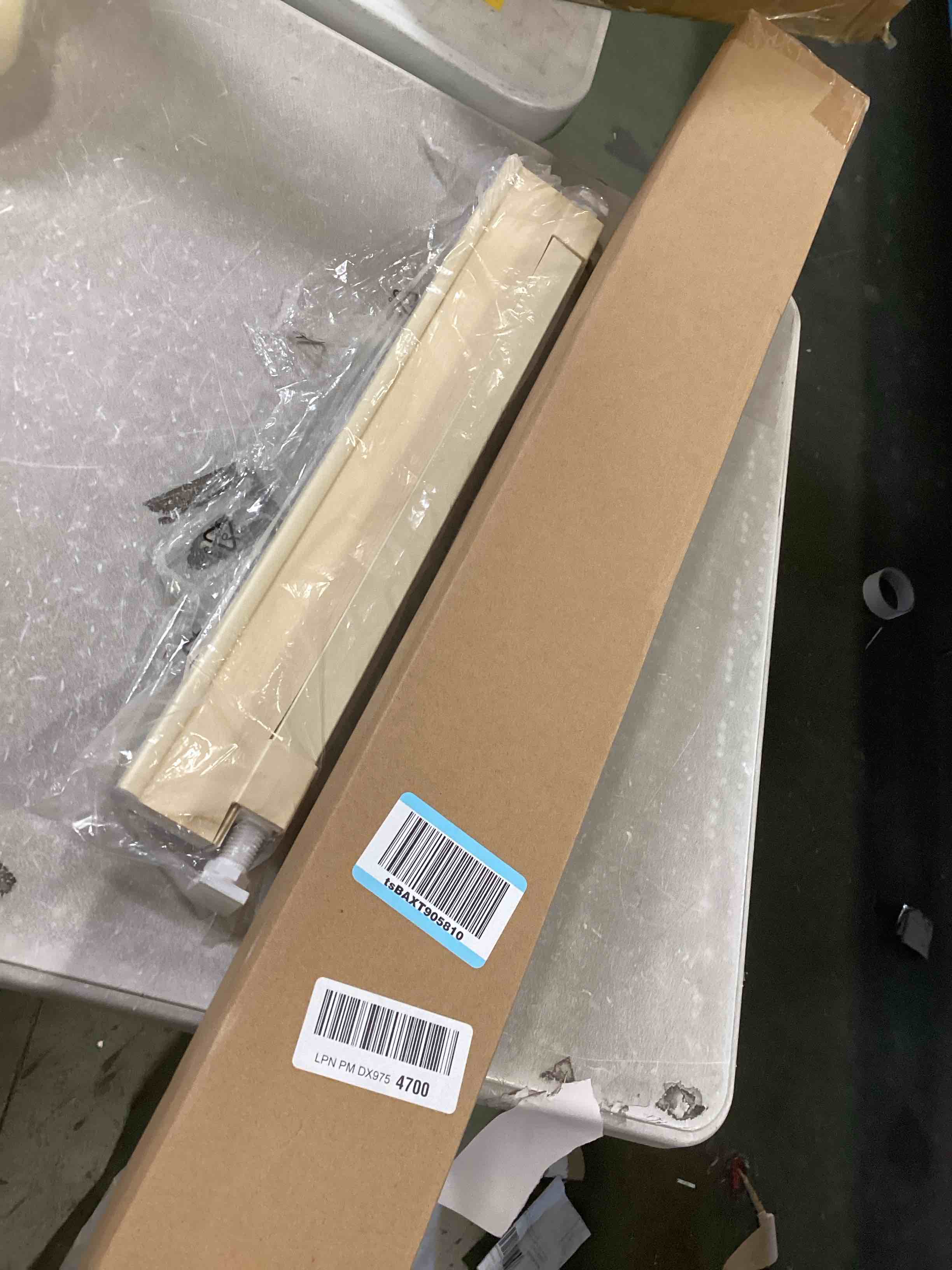 https://s3.amazonaws.com/lotting-images-prod/bidfta/TEA3536609_1749066698942.jpeg